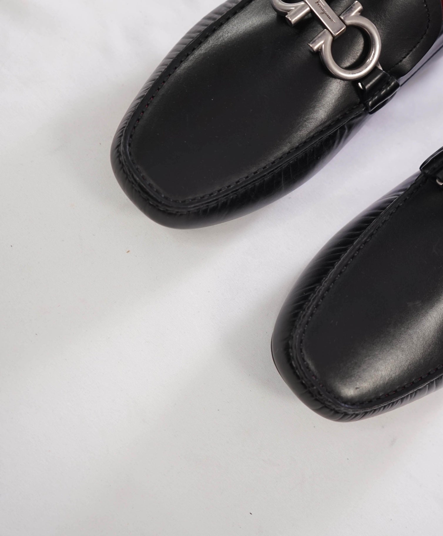 $850 FERRAGAMO - Black Leather Driving Loafers - 8 EE