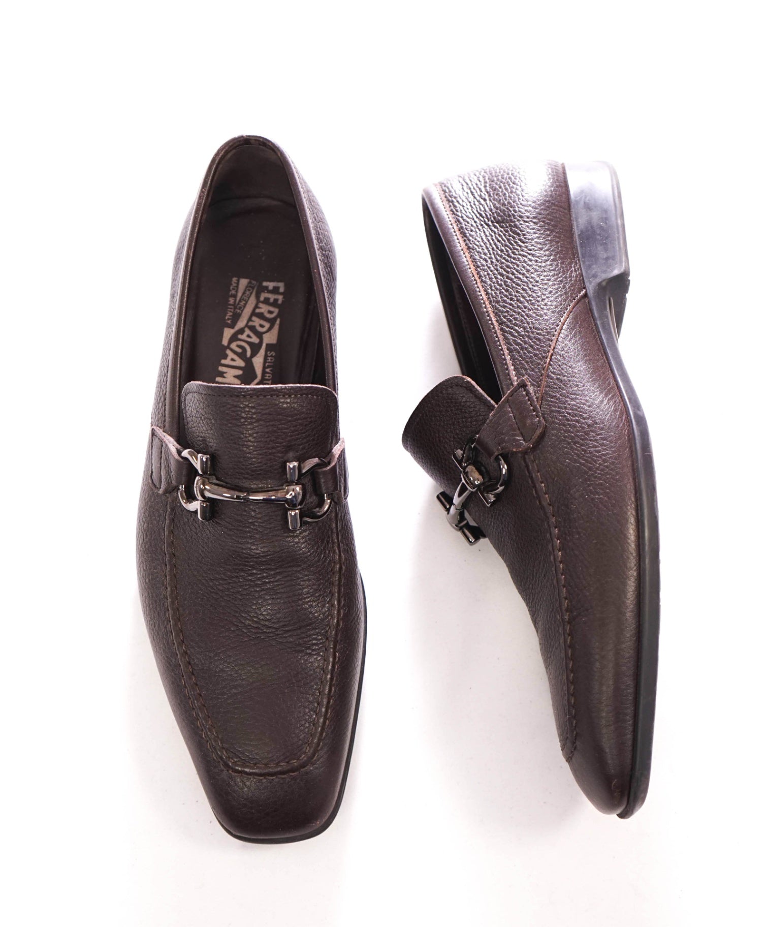$850 FERRAGAMO - Brown Pebble Leather Loafers - 8 D