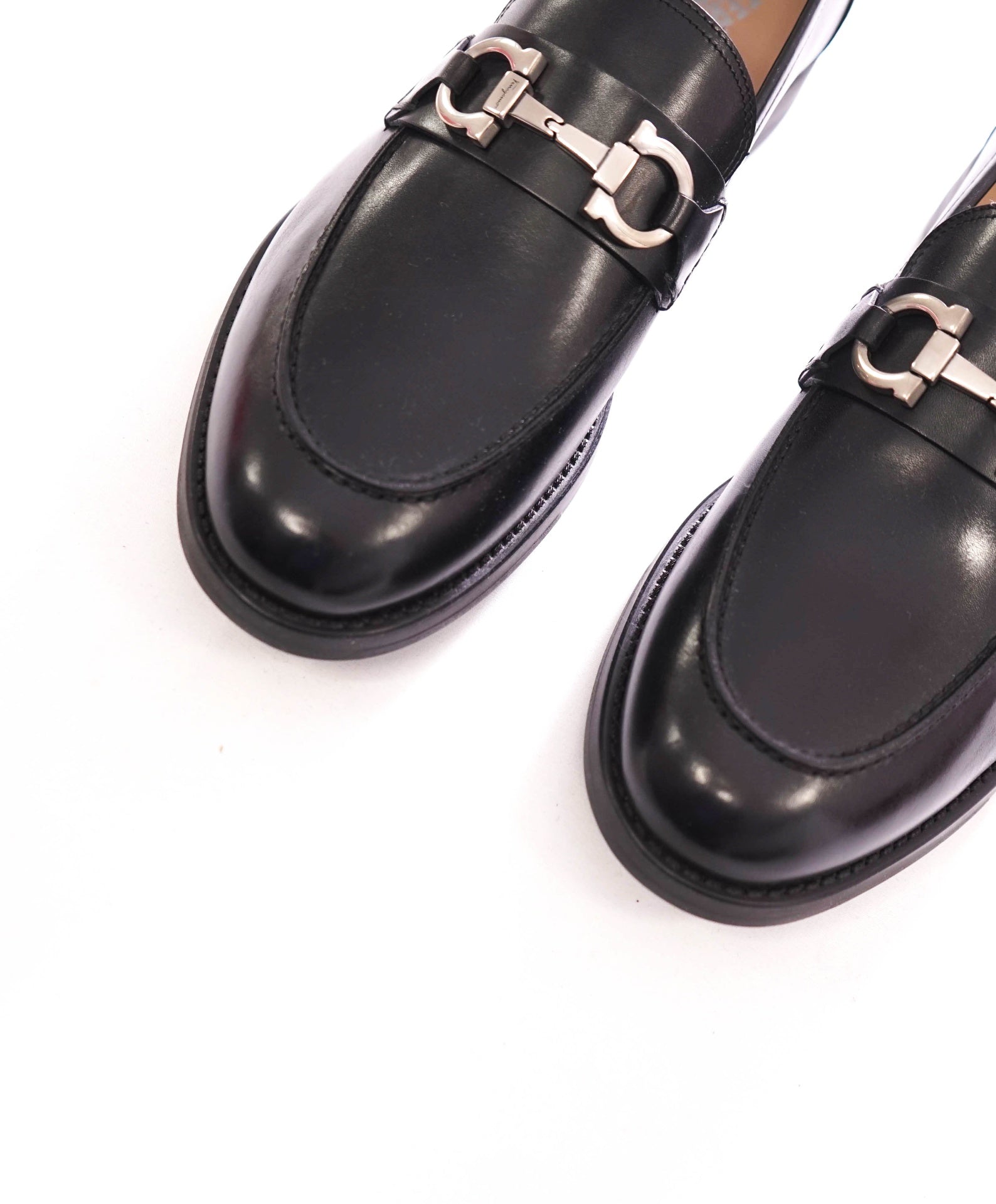 $995 FERRAGAMO - Black Leather "ARLIN" Loafers - 8.5 EE