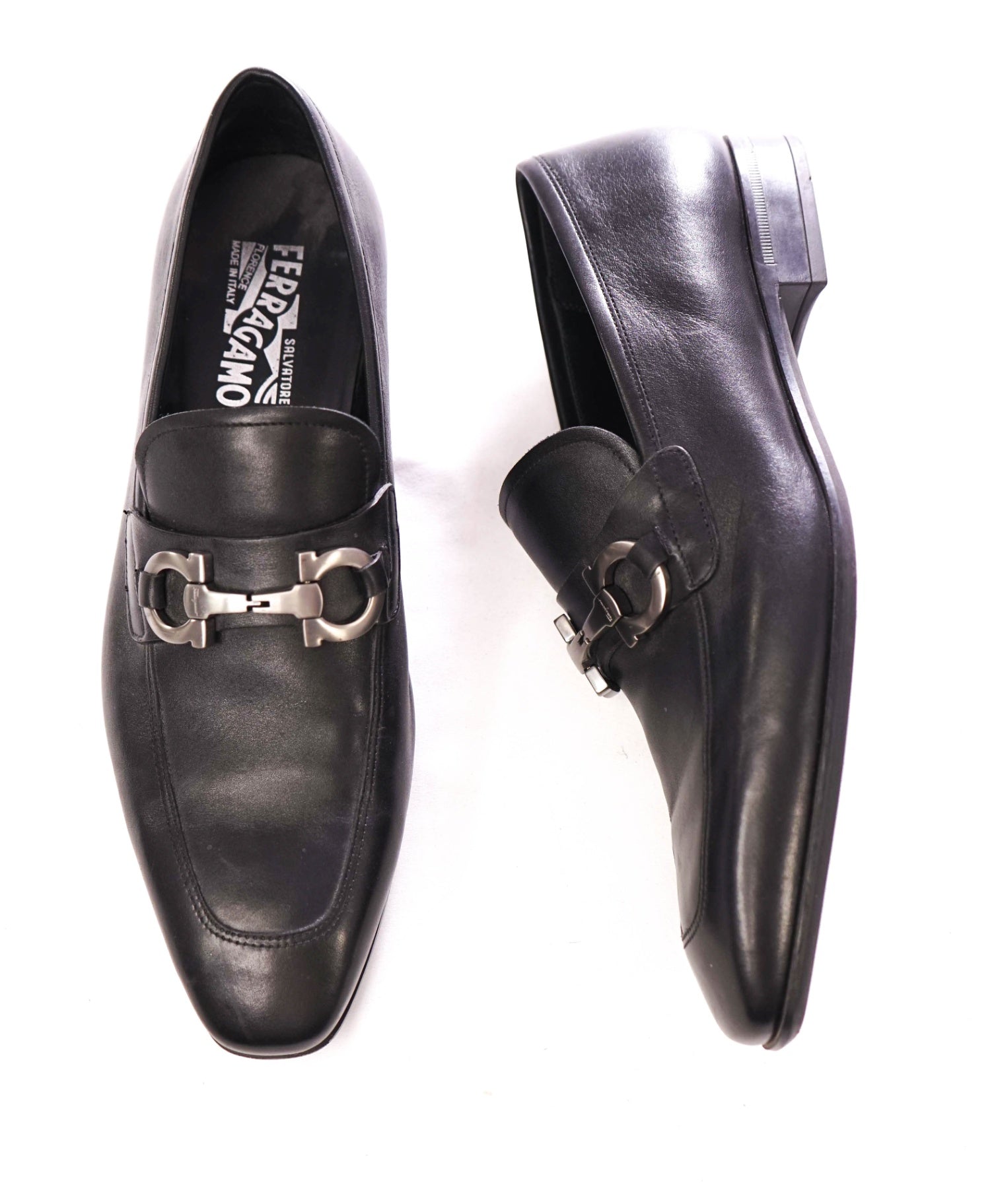 $850 FERRAGAMO - Black Leather GANCINI Loafers - 9.5 EE