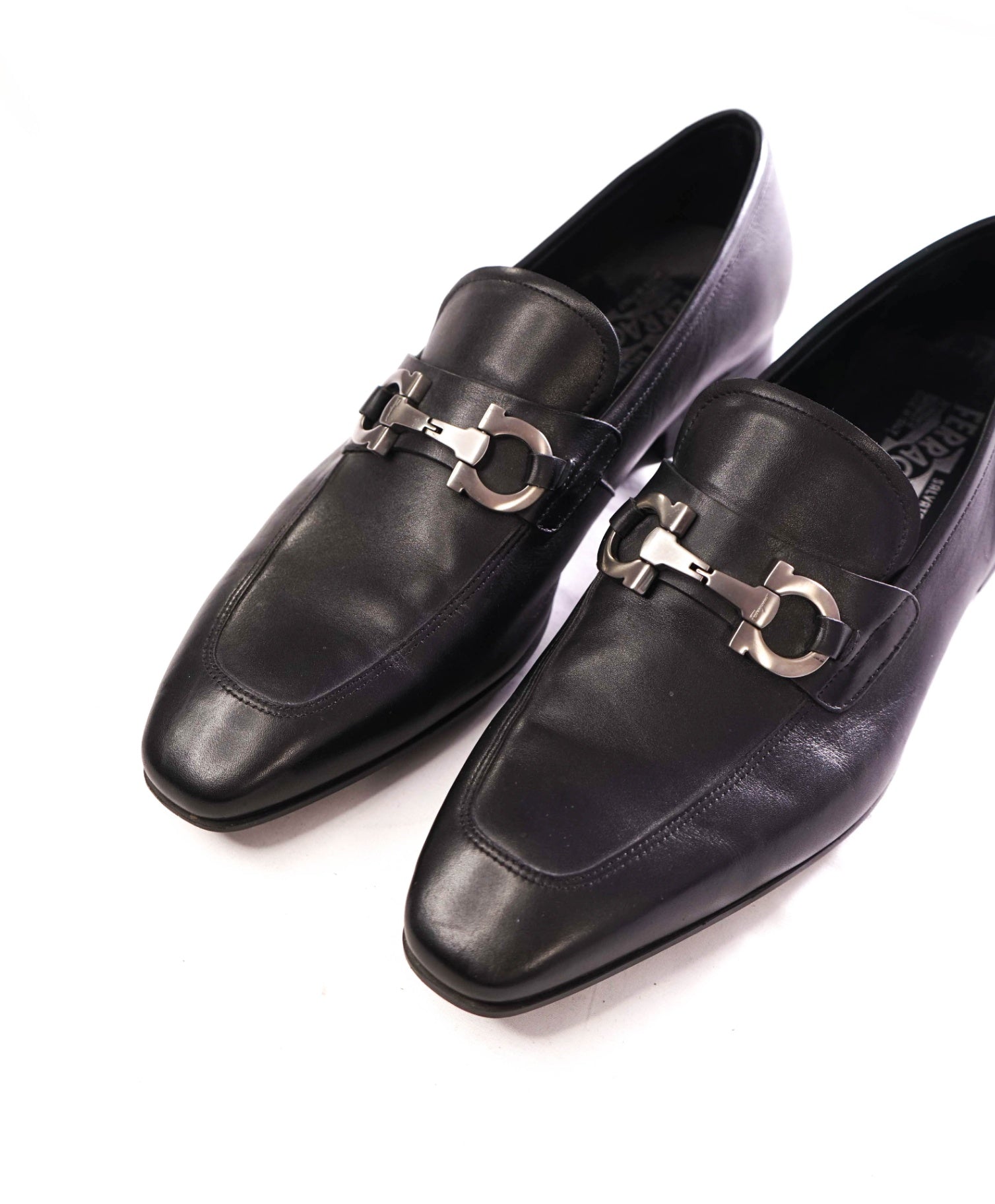 $850 FERRAGAMO - Black Leather GANCINI Loafers - 9.5 EE