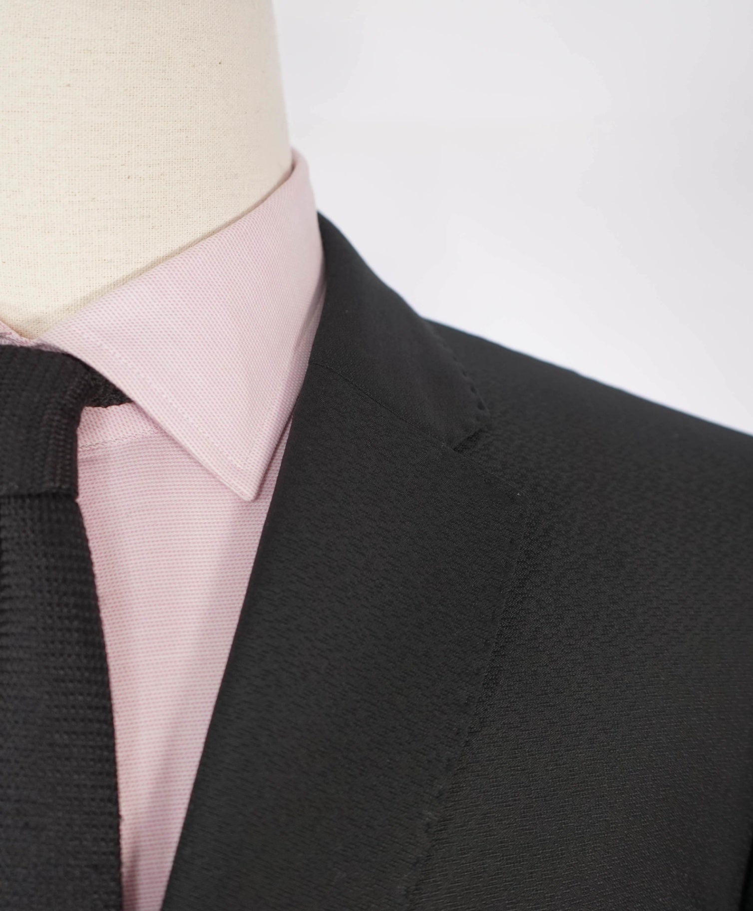 $2,495 EMPORIO ARMANI - Textured Black 3-Piece Suit - 46R