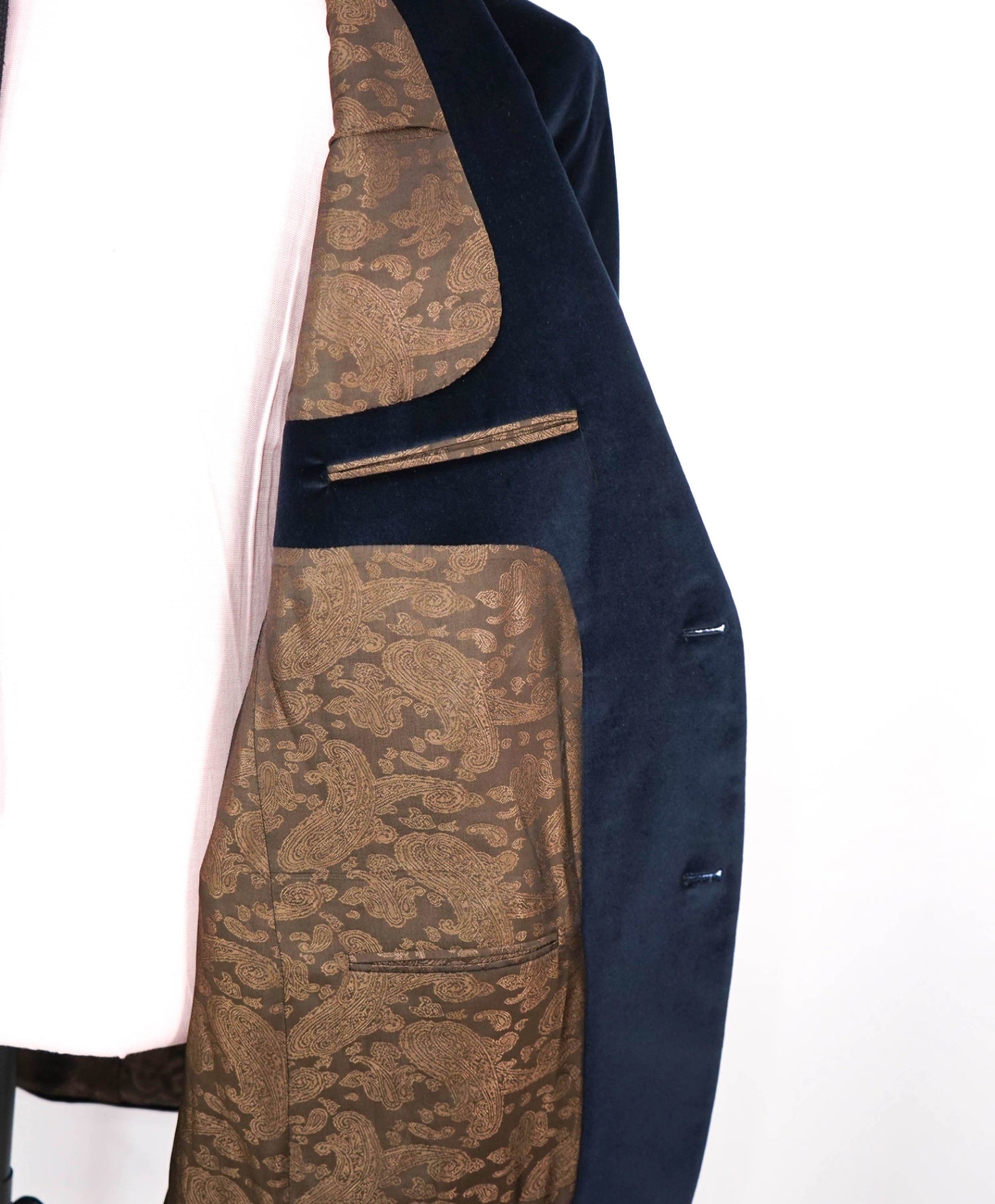 $1,295 SAKS FIFTH AVENUE - Solid Navy Blue Velvet Blazer - 46R