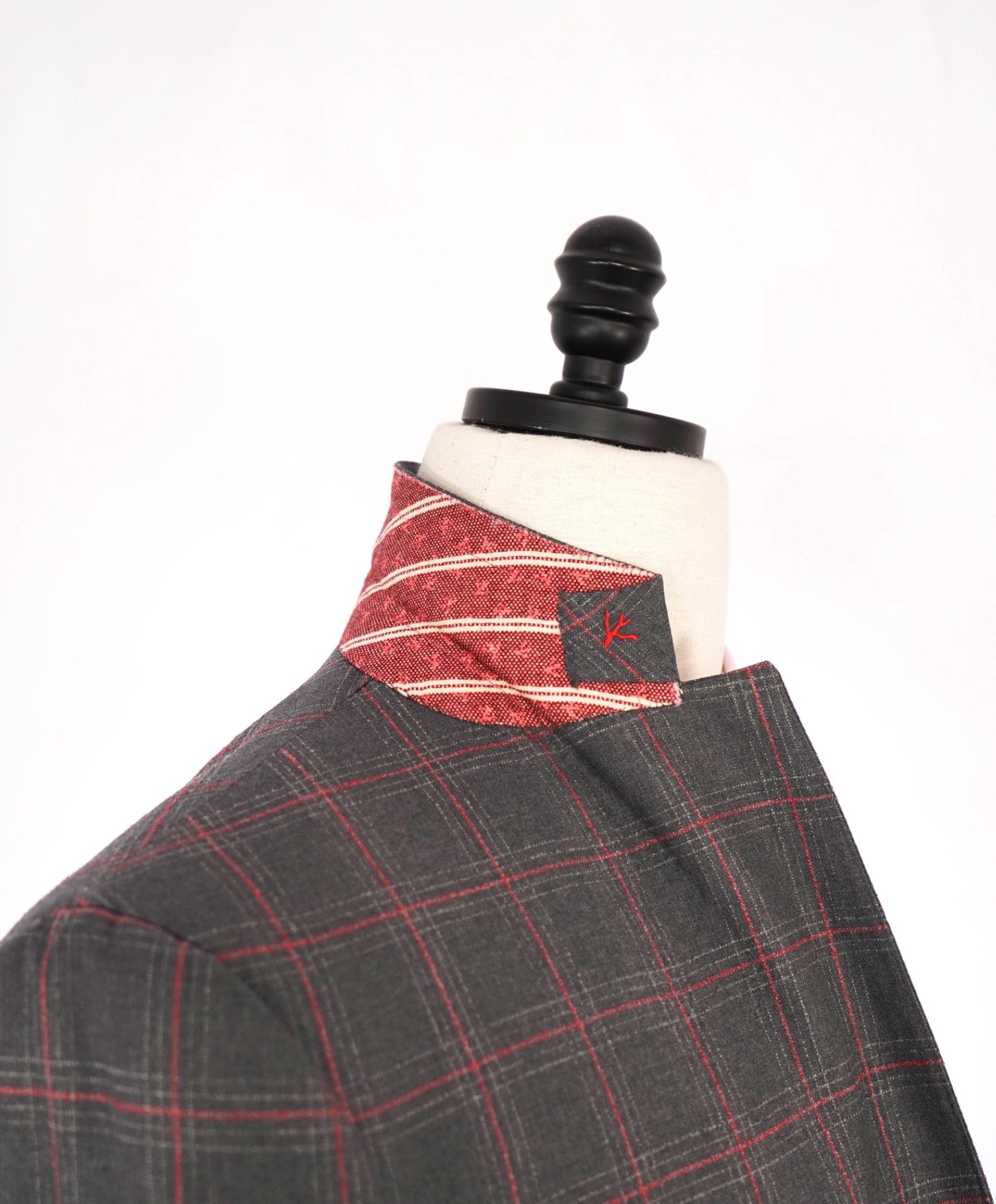 $4,250 ISAIA - Gray/Red Textured Plaid Wool Suit - 42L