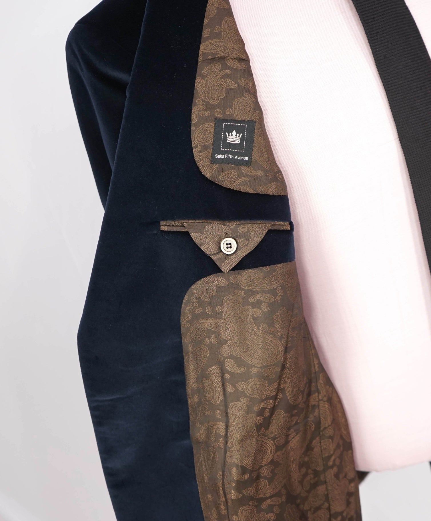 $1,295 SAKS FIFTH AVENUE - Solid Navy Blue Velvet Blazer - 46R