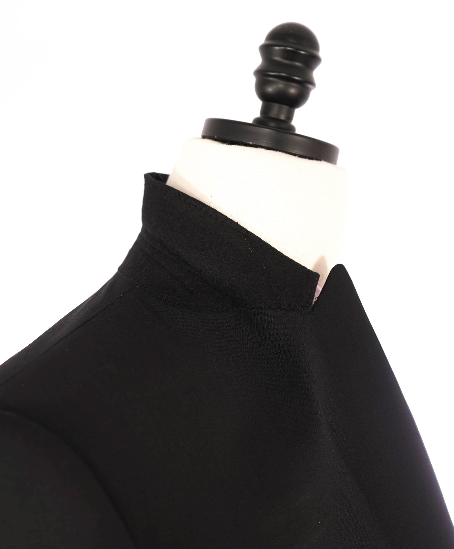 $1,995 EMPORIO ARMANI - Black Wool Peak Lapel Tuxedo - 36R