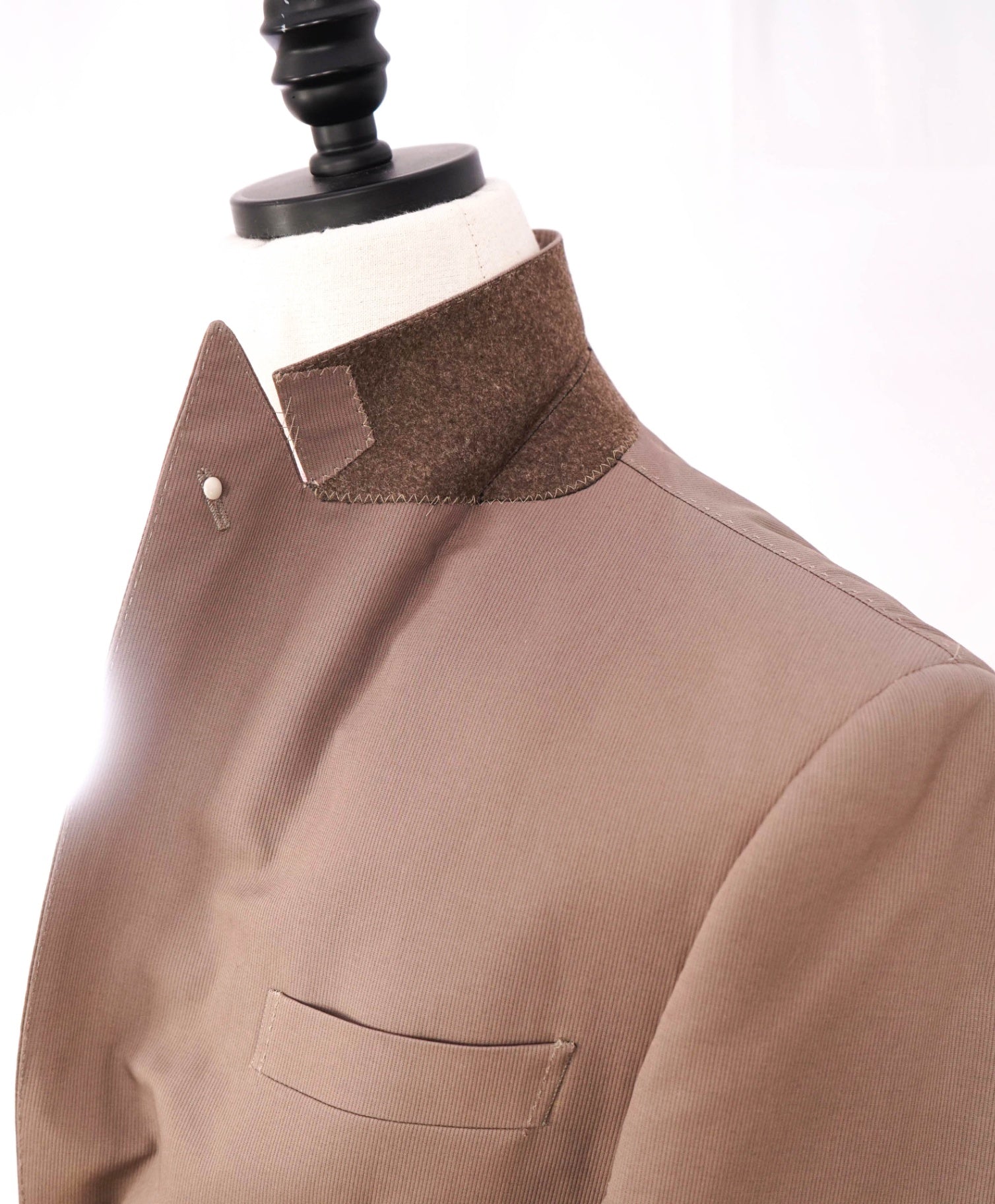 $1,195 LUIGI BIANCHI By LORO PIANA- Tan Ctn Peak Lapel Blazer - 38