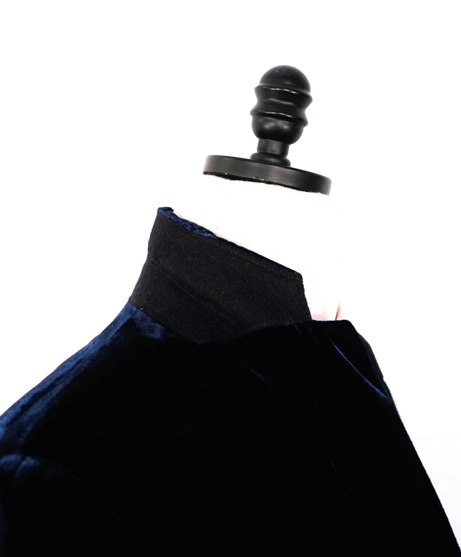 $2,995 EMPORIO ARMANI - Navy Blue Velvet "G LINE" Blazer - 40R