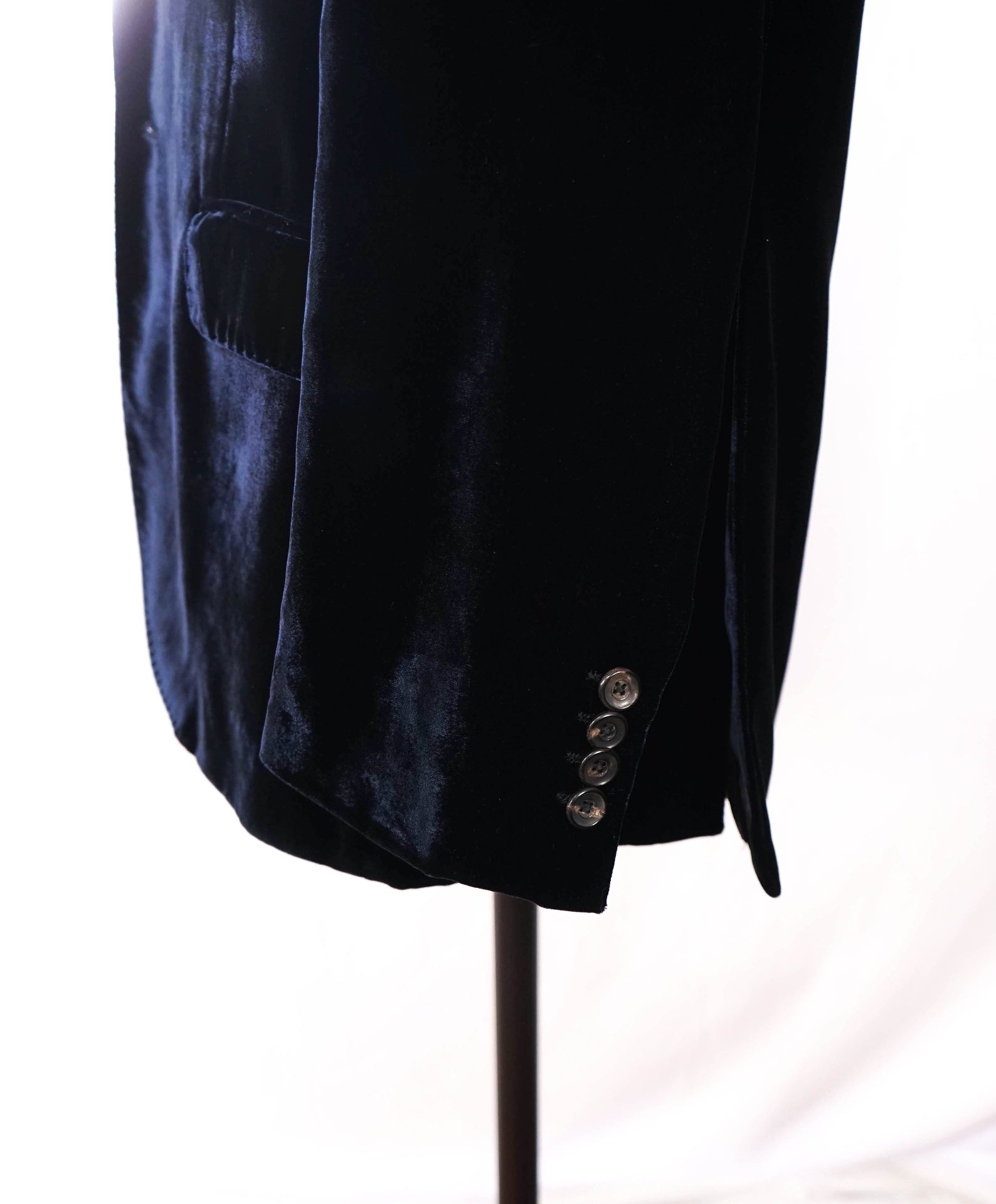 $2,995 EMPORIO ARMANI - Navy Blue Velvet "G LINE" Blazer - 40R