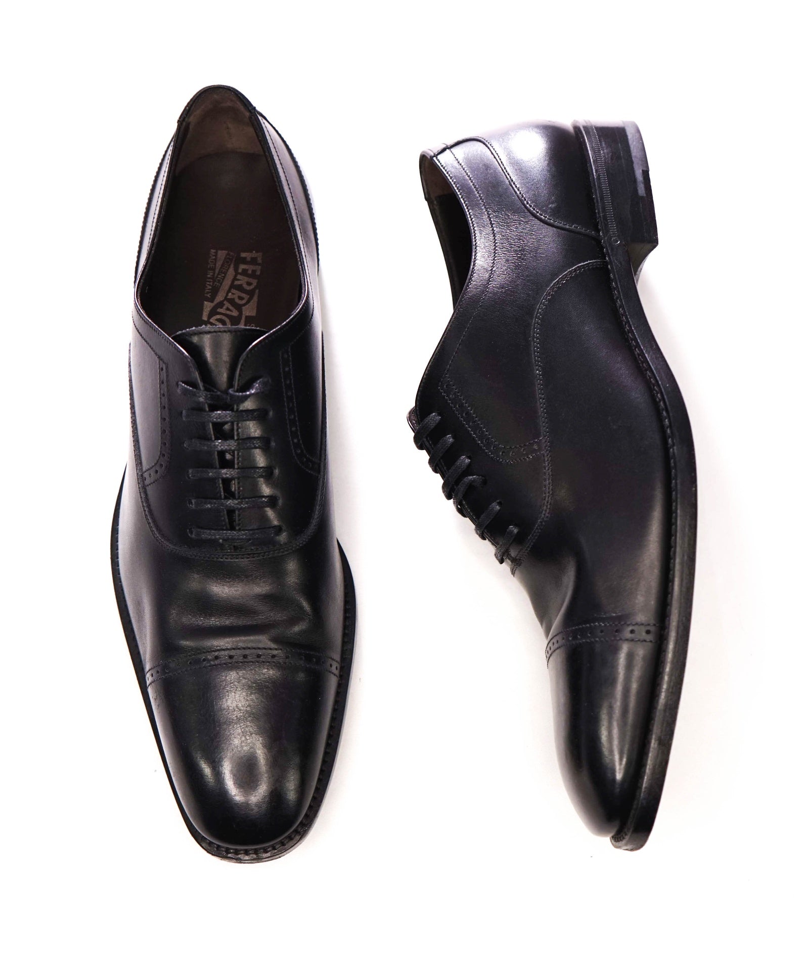 $950 FERRAGAMO - Black Leather Cap-Toe Oxfords - 8.5 D