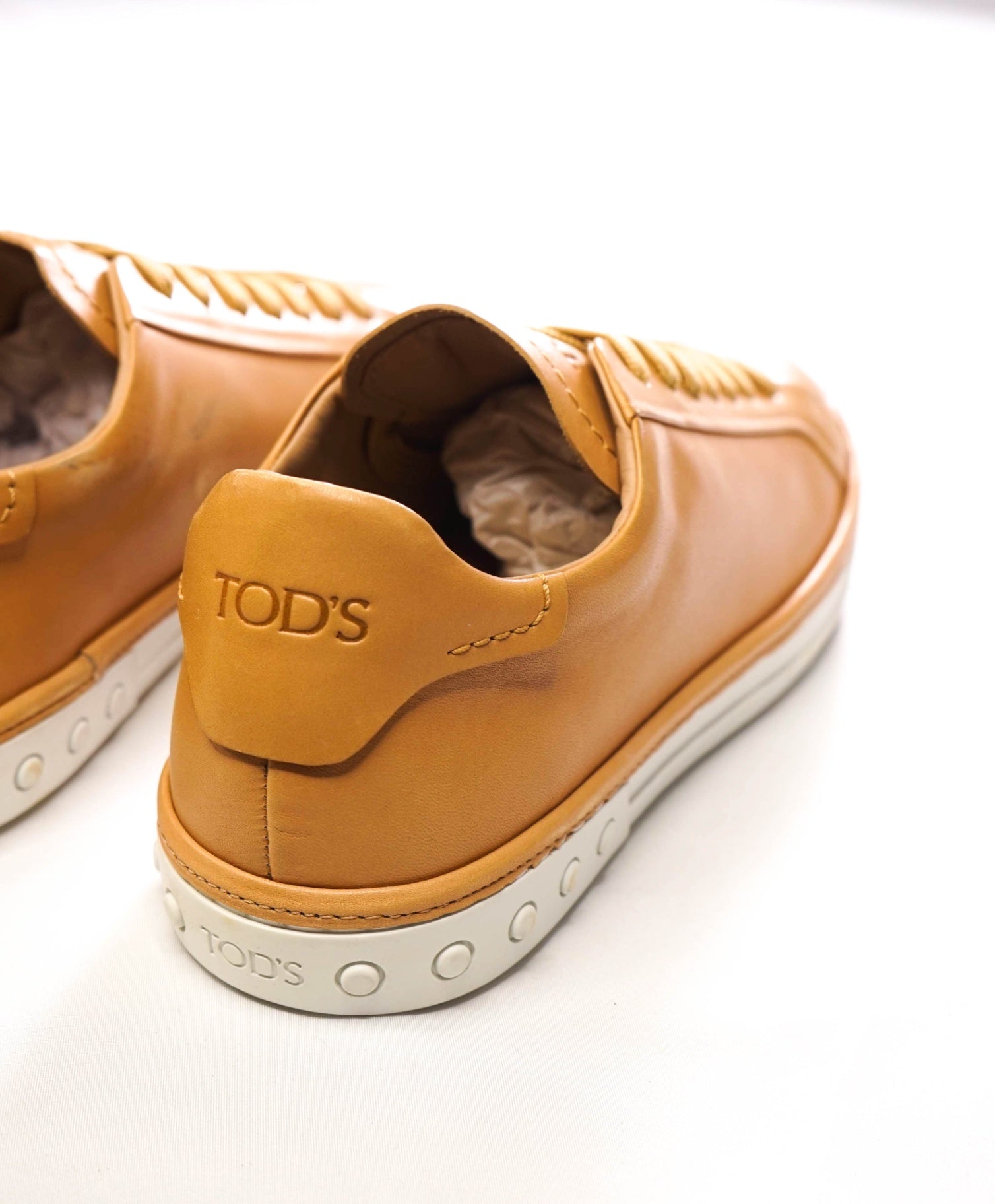 $750 TOD'S - Tan Leather Sneakers - US 8 (7UK)