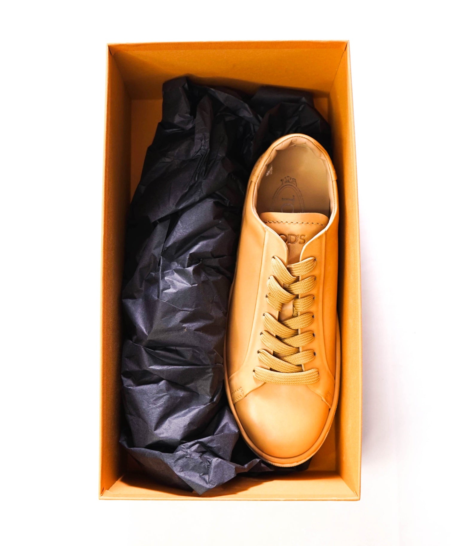 $750 TOD'S - Tan Leather Sneakers - US 8 (7UK)