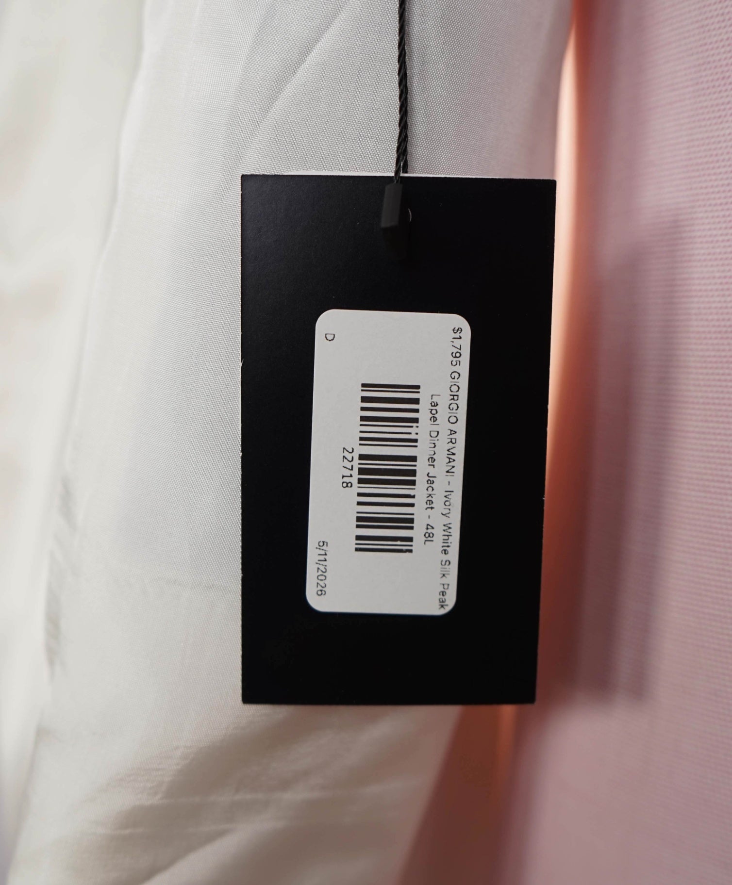 $2,795 GIORGIO ARMANI - Ivory Silk Peak Lapel Dinner Jacket - 48L