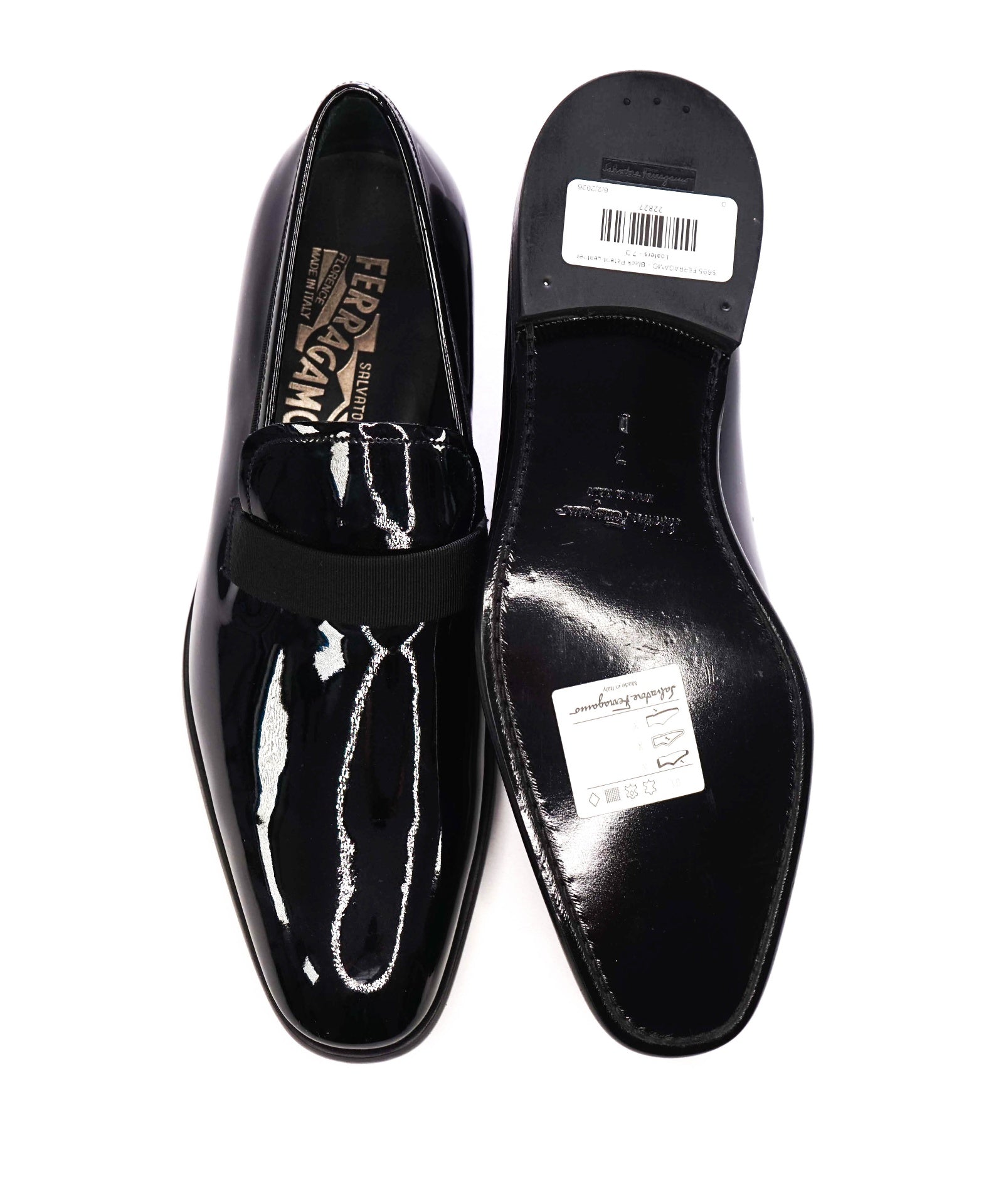 $695 FERRAGAMO - Black Patent Leather Loafers - 7 D