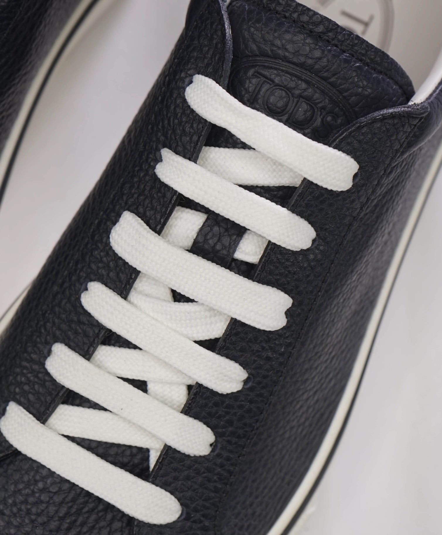 $745 TOD'S - Navy Blue Pebble Leather Sneakers - US 10.5 (UK9.5)