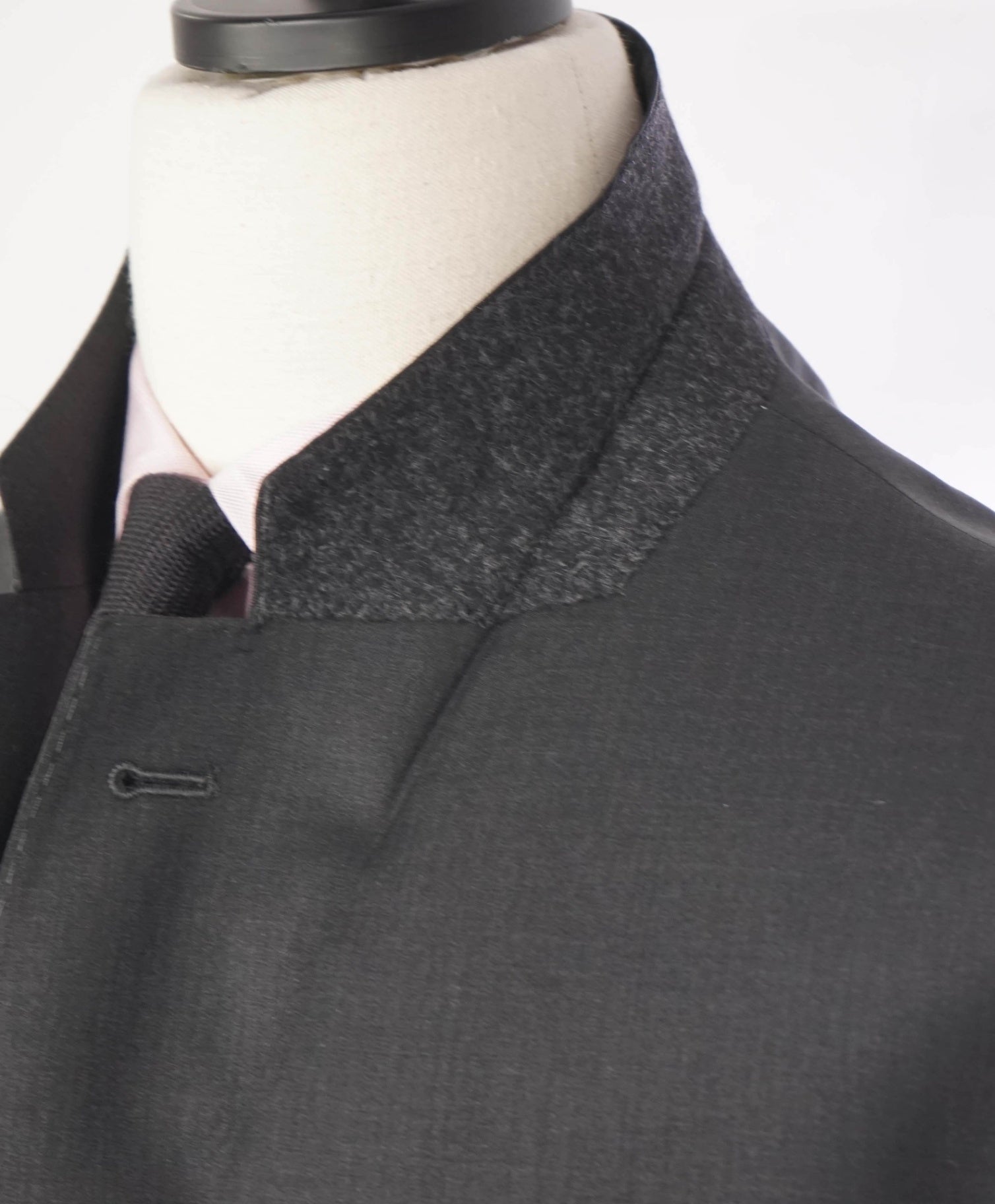$1,995 ARMANI COLLEZIONI - Solid Gray "G LINE" Wool Suit - 48L