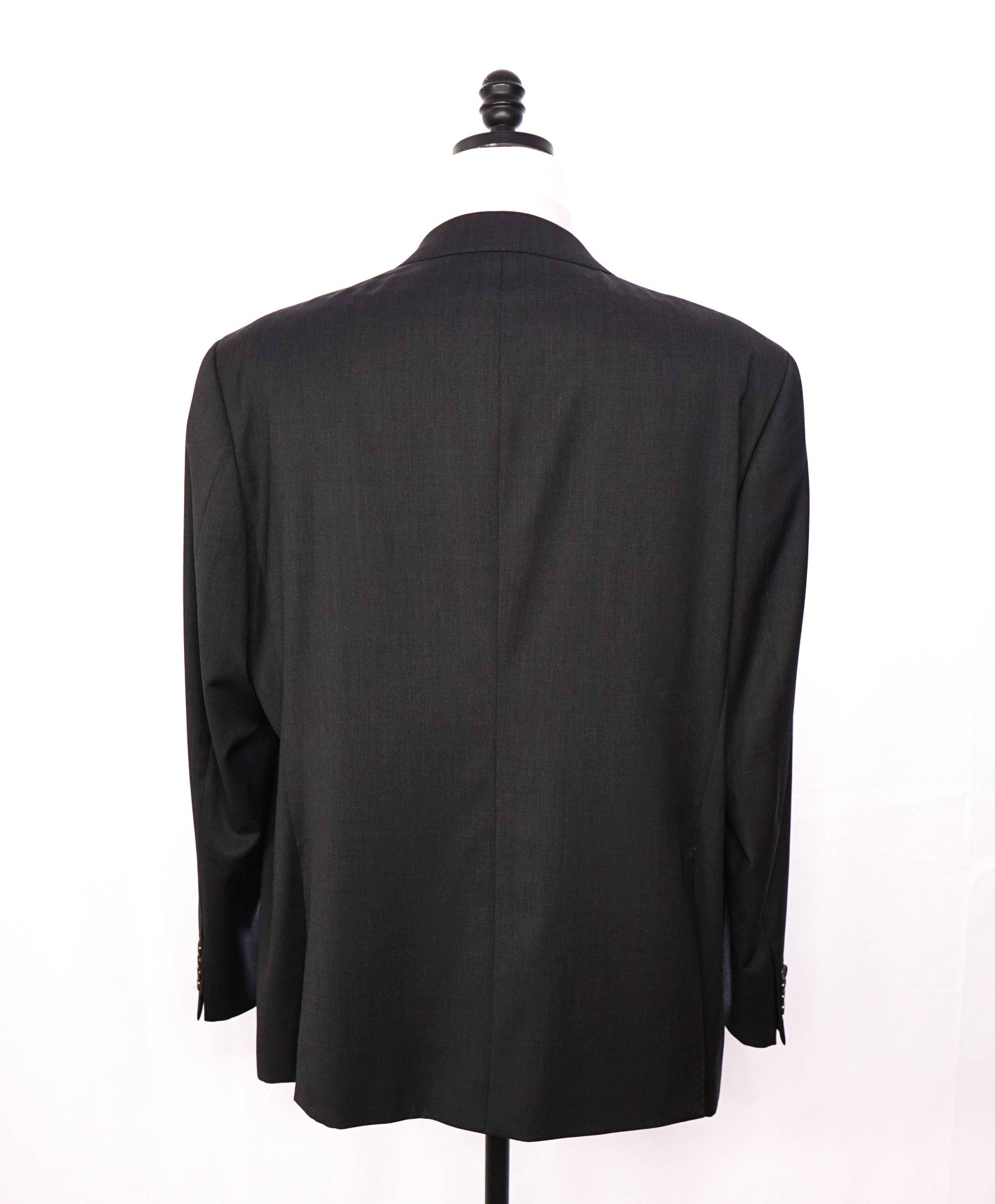 $1,995 ARMANI COLLEZIONI - Solid Gray "G LINE" Wool Suit - 48L
