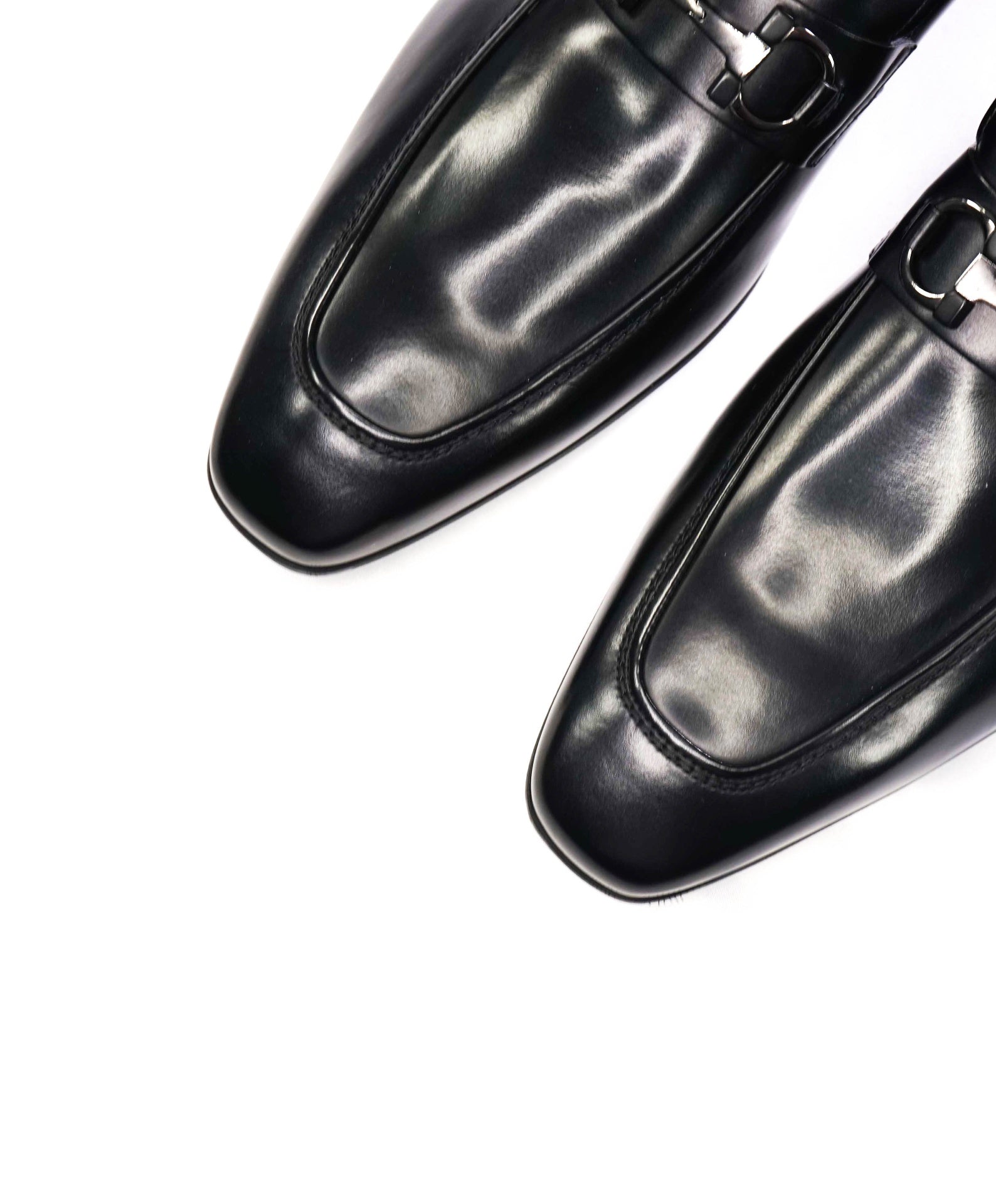 $850 FERRAGAMO - Black Leather Gancini Loafers - 13 D