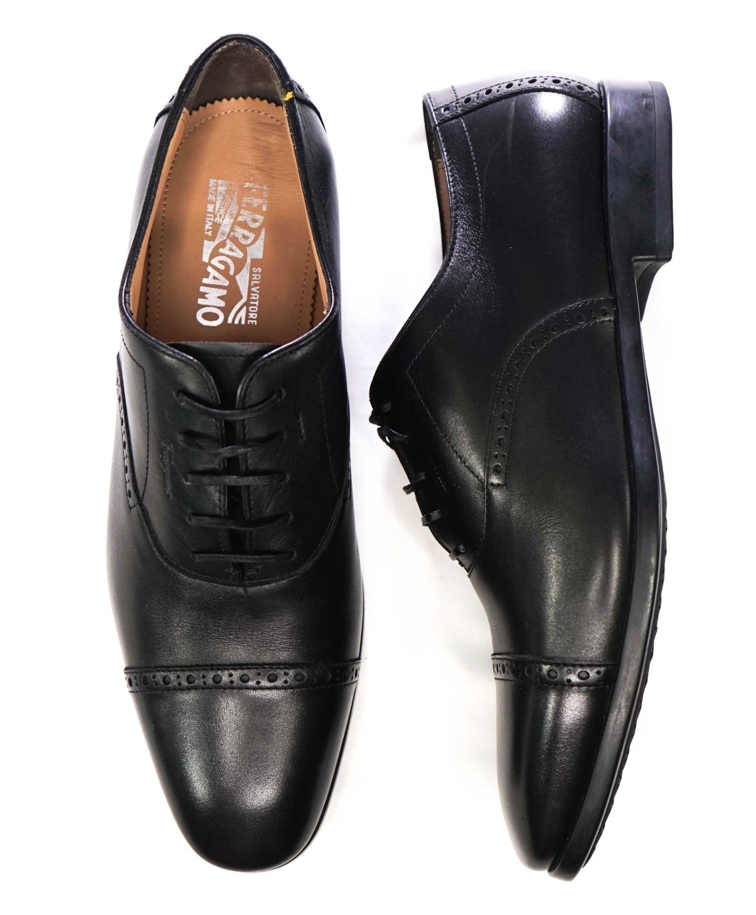 $950 SALVATORE FERRAGAMO - "Riley" Black Leather Oxfords - 10.5 EE
