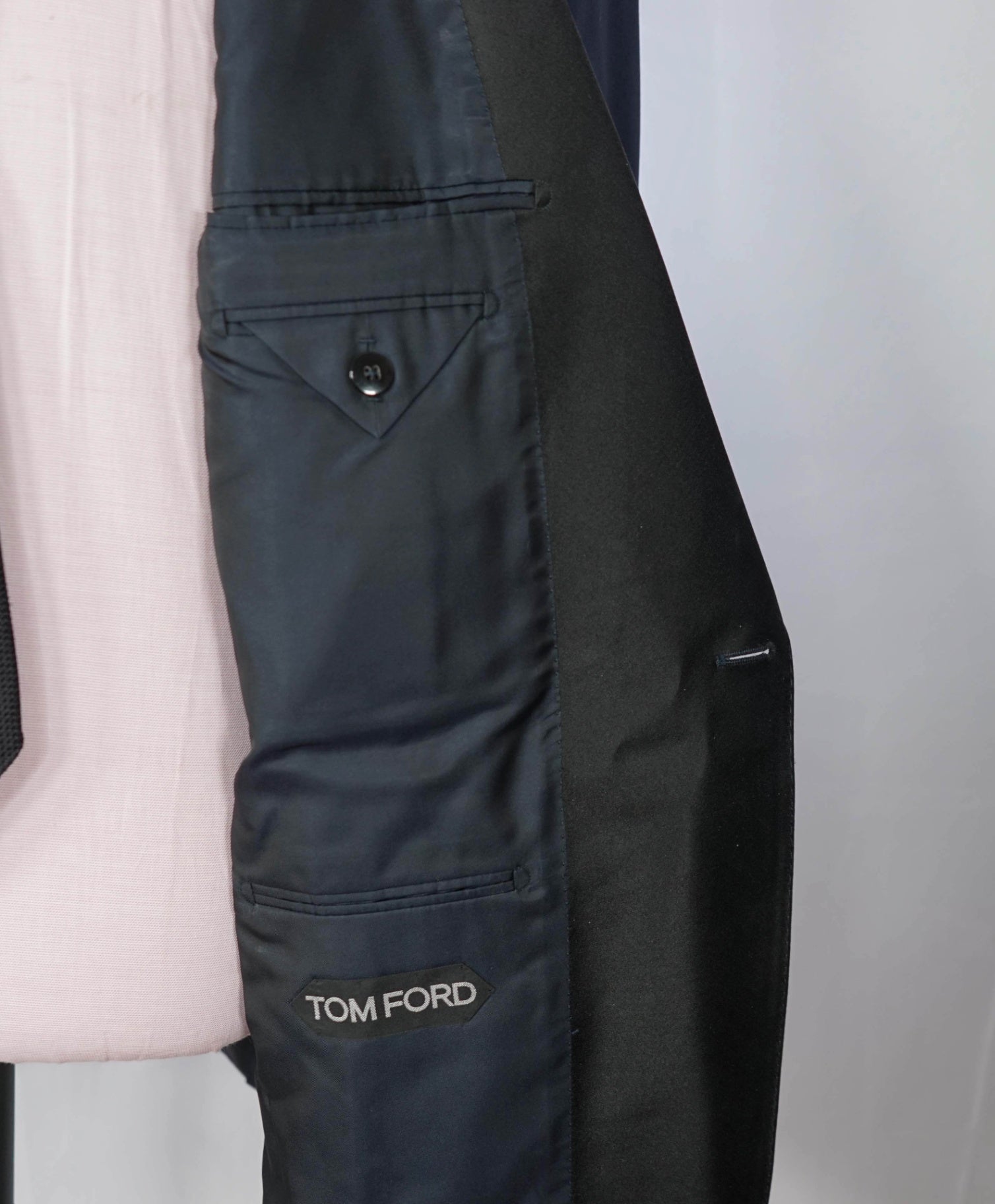 $6,950 TOM FORD - O'Connor Navy Wool Shawl Lapel Tuxedo - 48R