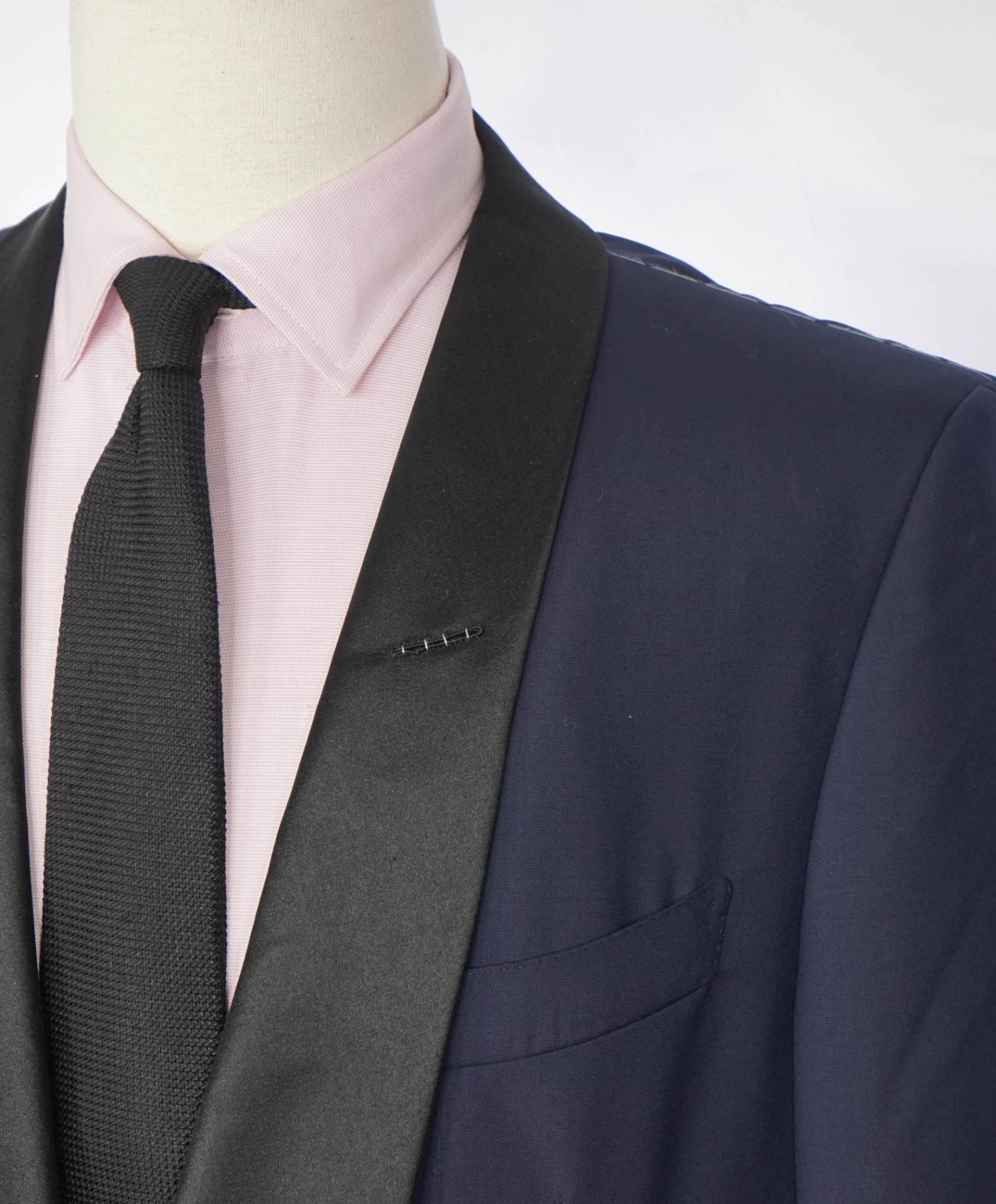 $6,950 TOM FORD - O'Connor Navy Wool Shawl Lapel Tuxedo - 48R