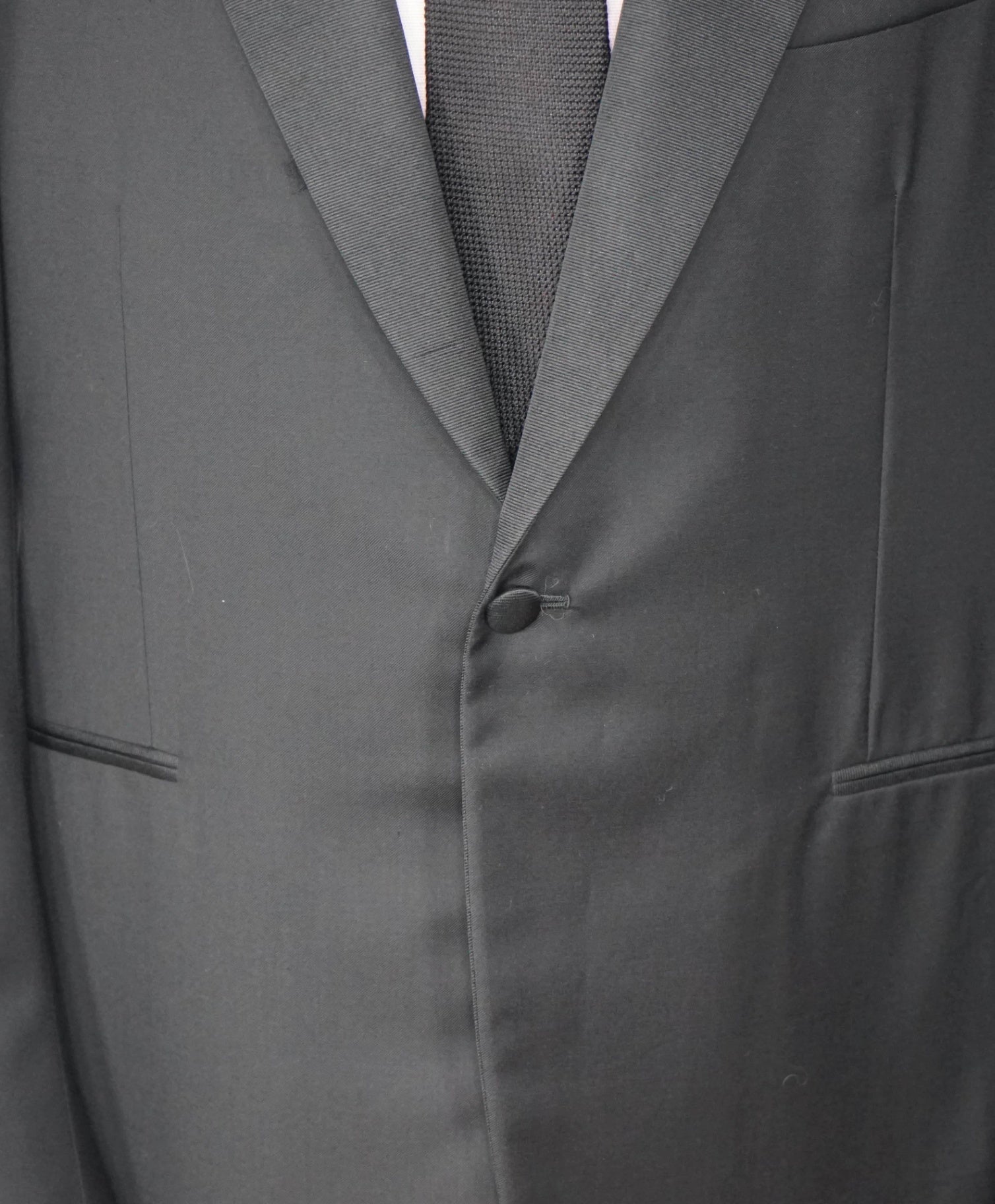 $4,595 ISAIA - Black Wool Peak Lapel Dinner Jacket - 52L