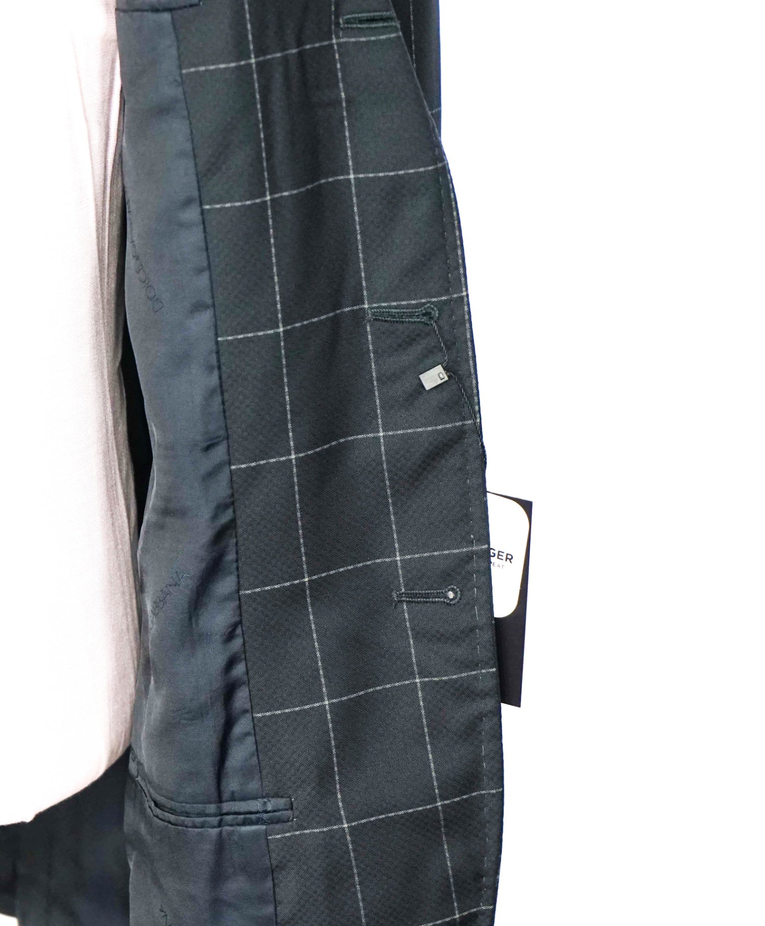 $3,195 DOLCE & GABBANA - Navy Windowpane 2/3 Roll Suit - 44L