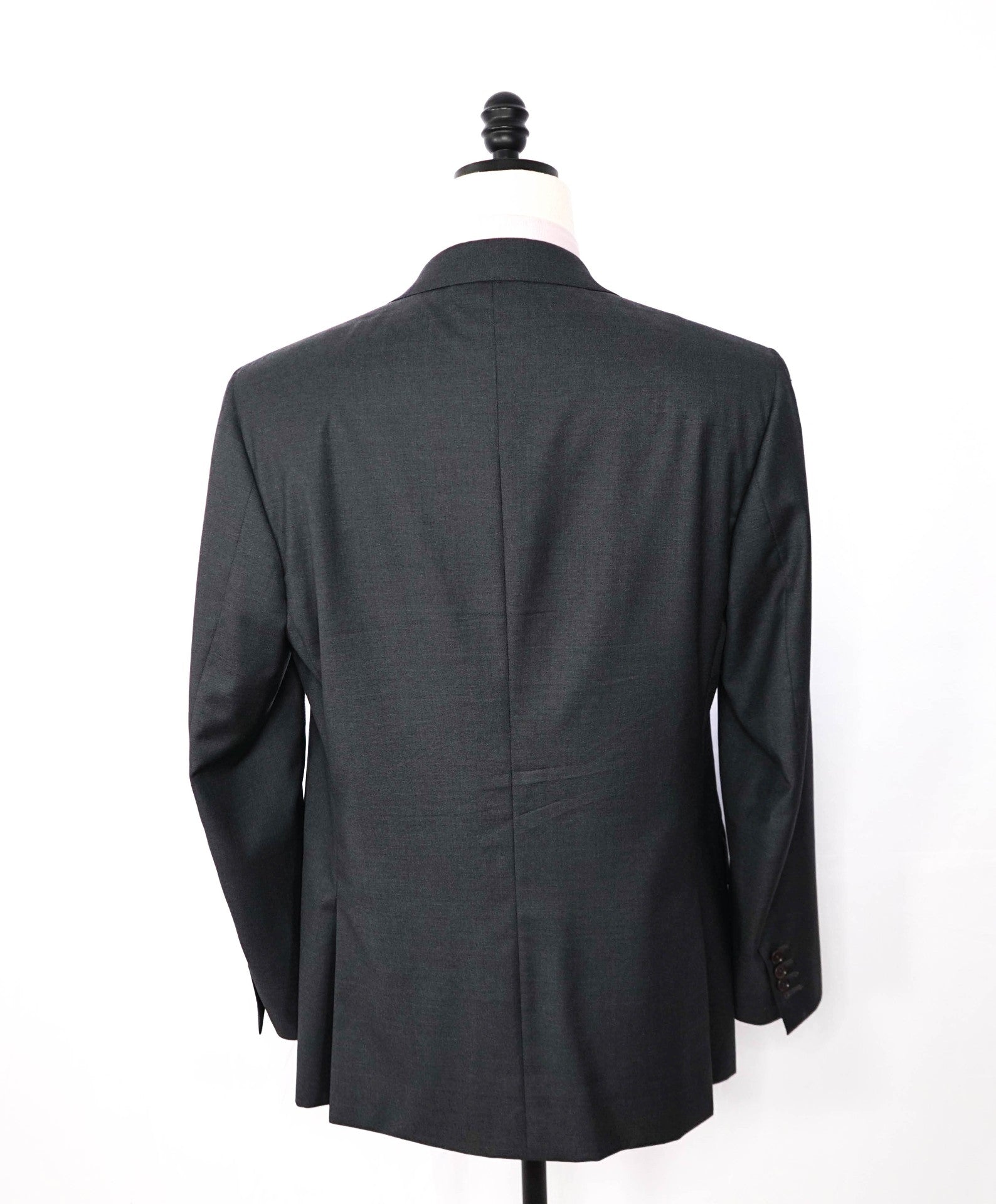$3,995 ISAIA - "AQUASPIDER" Solid Gray Wool Suit - 46R