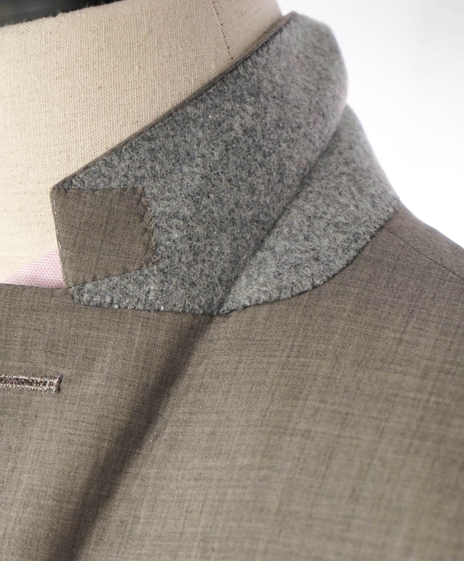 $2,995 RALPH LAUREN PURPLE LABEL - Light Gray Wool Suit - 42R