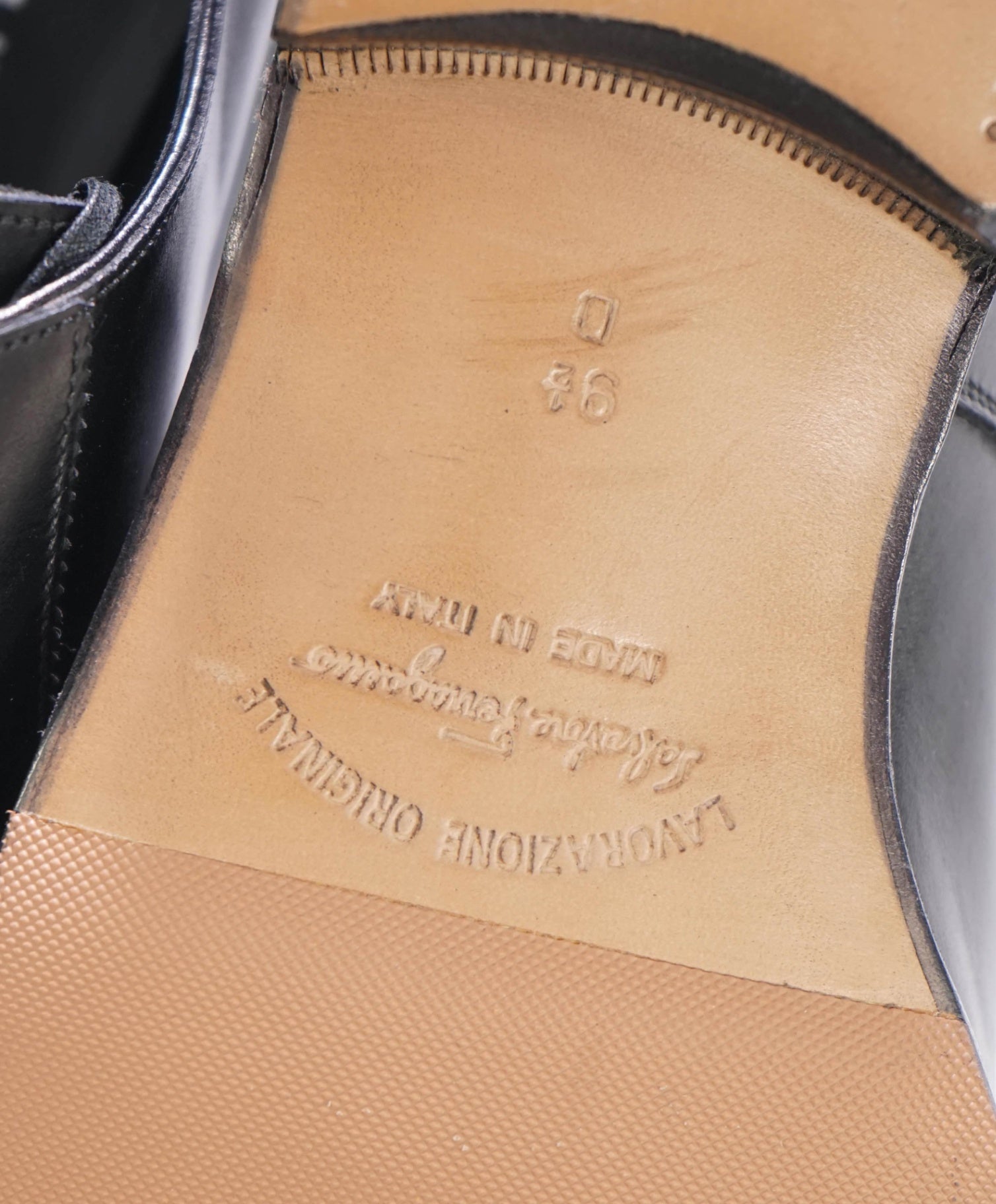 $1,150 FERRAGAMO - Black Leather Derby - 9.5 D
