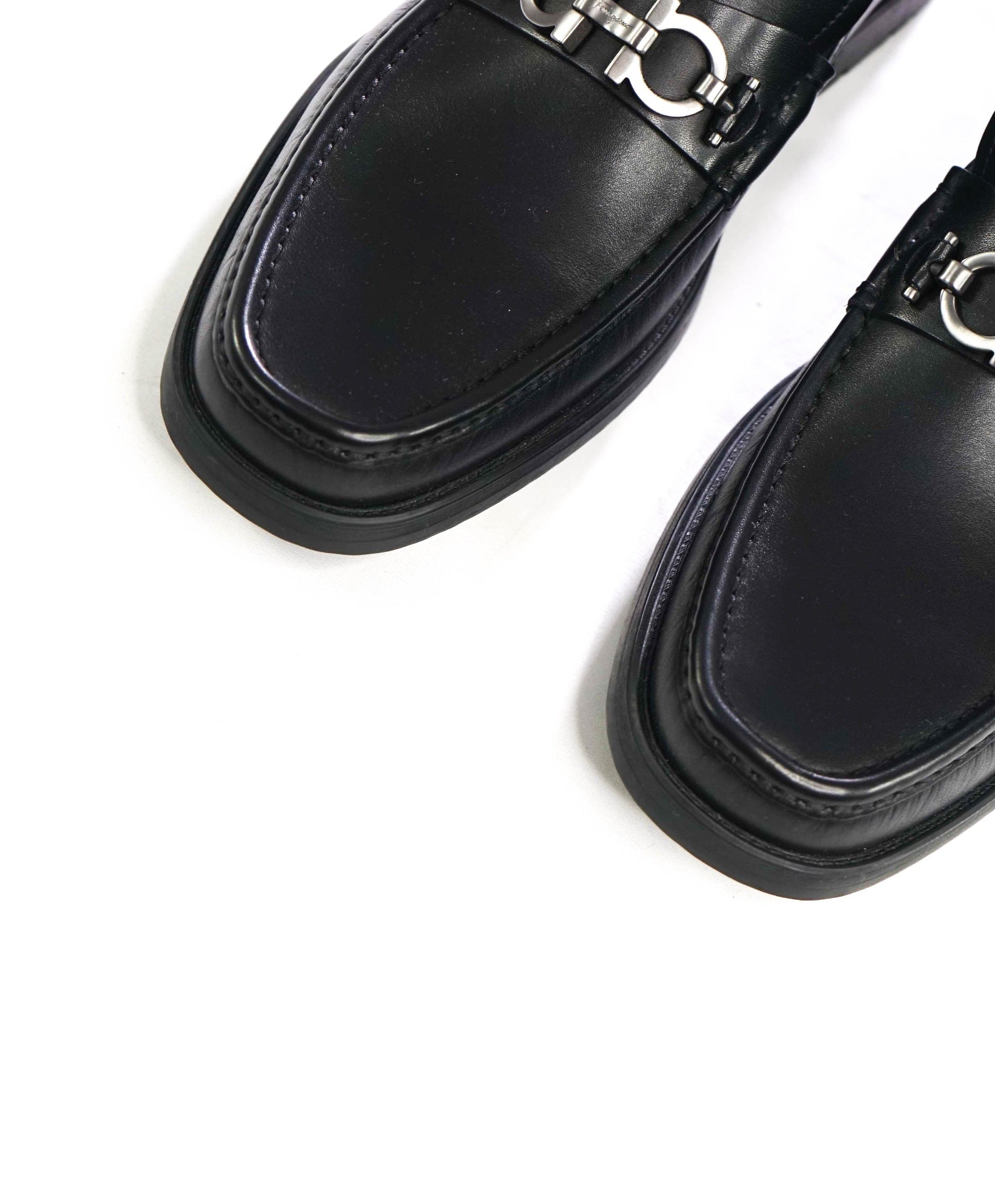 $995 FERRAGAMO - Black "MASTER" Lug-Sole Loafers - 9 D