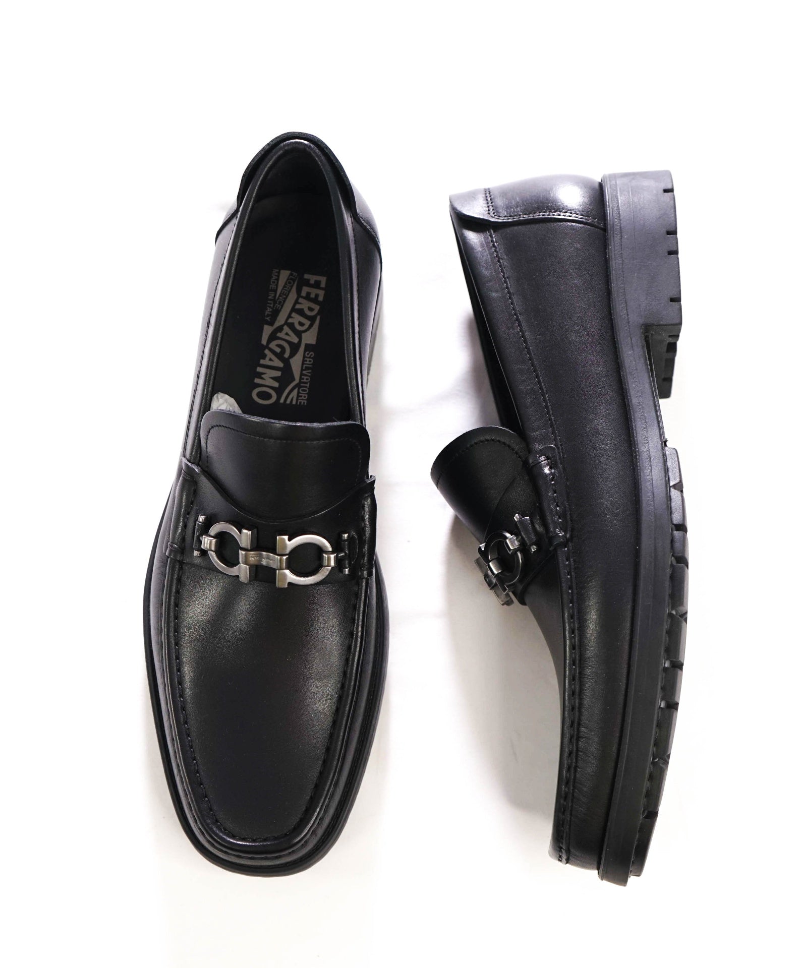 $995 FERRAGAMO - Black "MASTER" Lug-Sole Loafers - 9 D