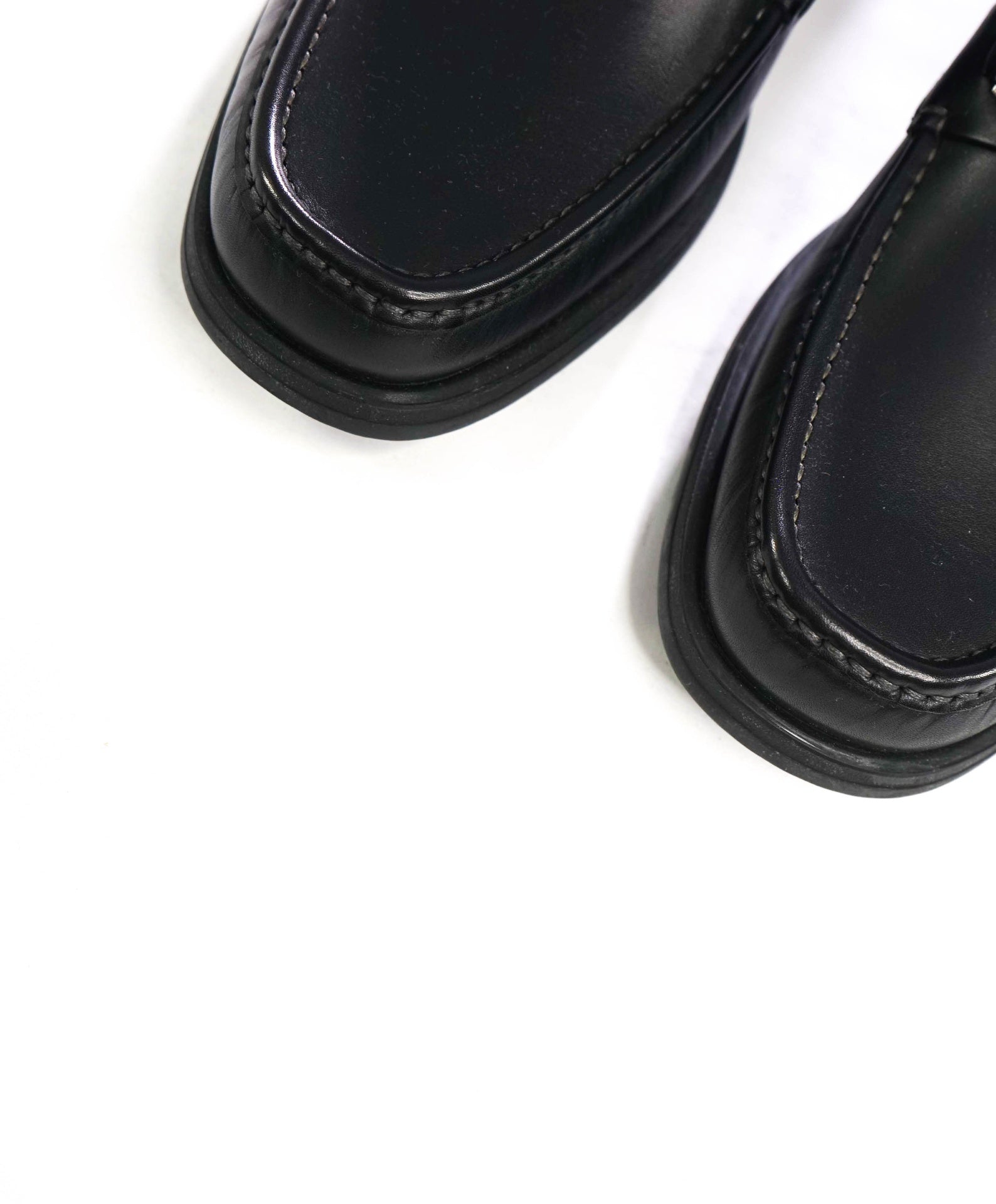$895 FERRAGAMO - Black "DAVID" Lug-Sole Loafers - 8.5 EE