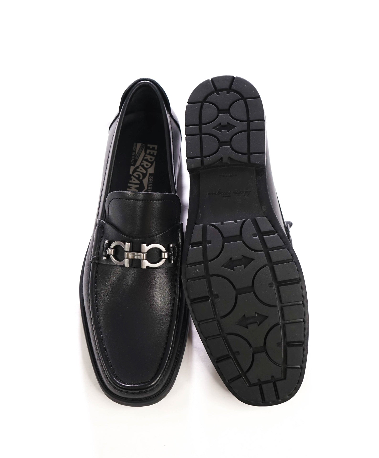 $995 FERRAGAMO - Black "MASTER" Lug-Sole Loafers - 9 D