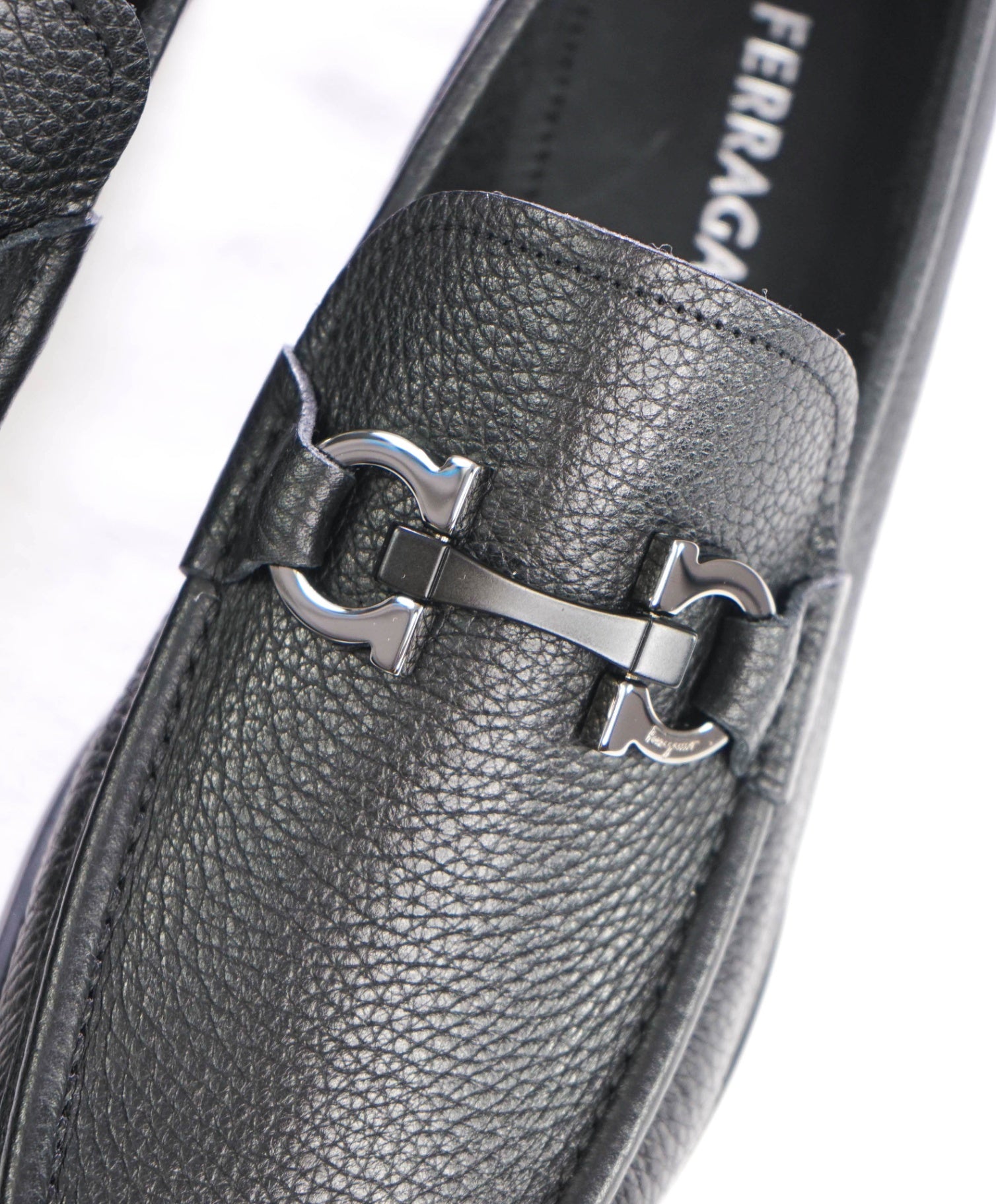 $850 FERRAGAMO - Black Leather "GRANDIOSO" Loafers - 7 3E