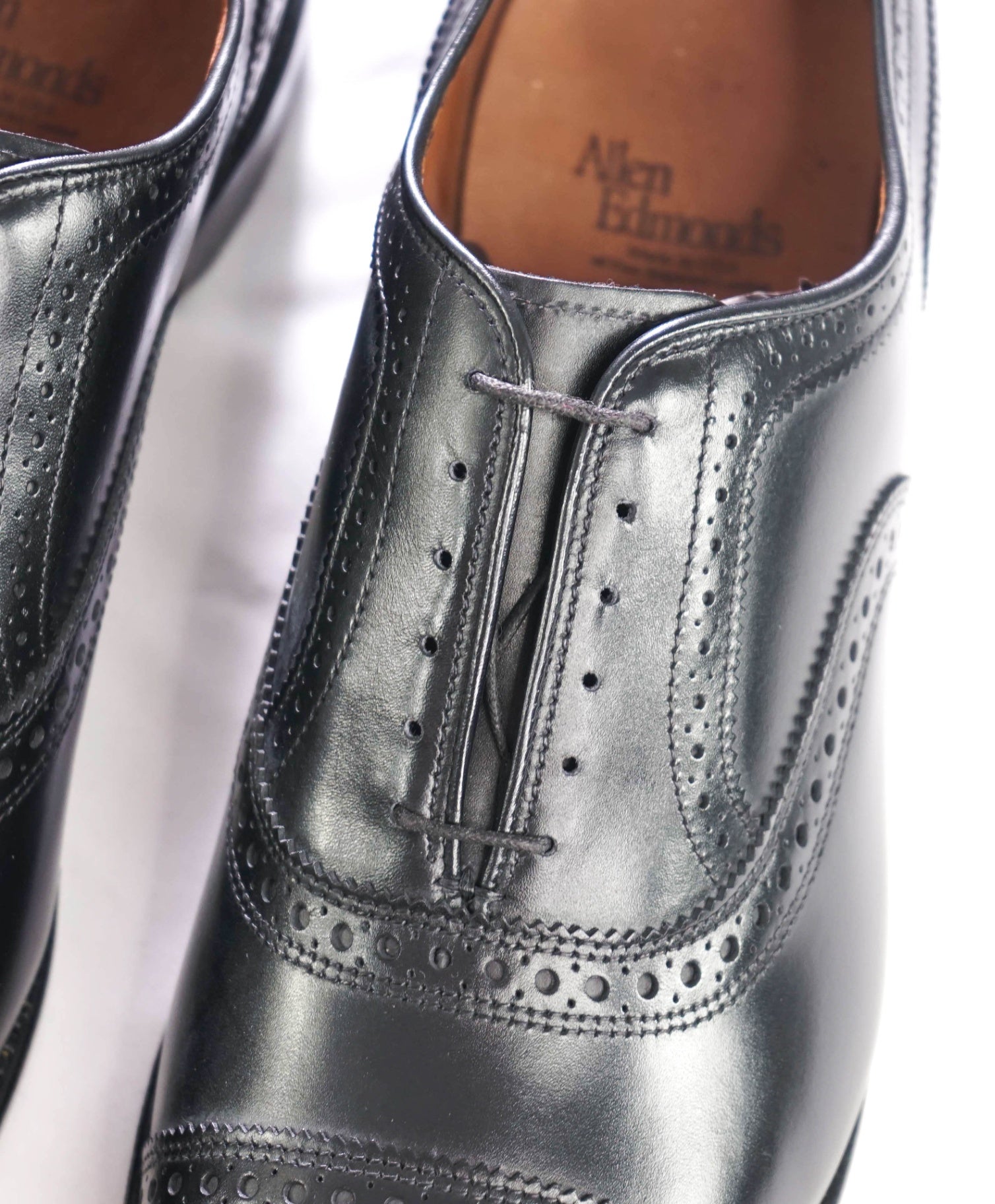 $450 ALLEN EDMONDS - Black Leather Oxfords - 11