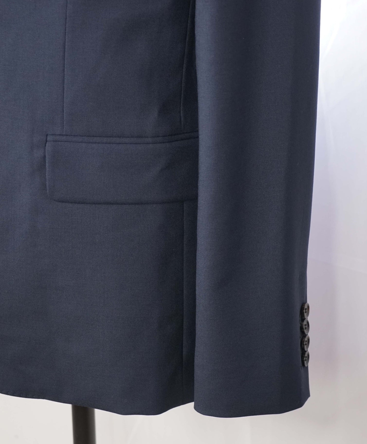 $1,020 AMI - Navy Blue Wool Blazer - 46