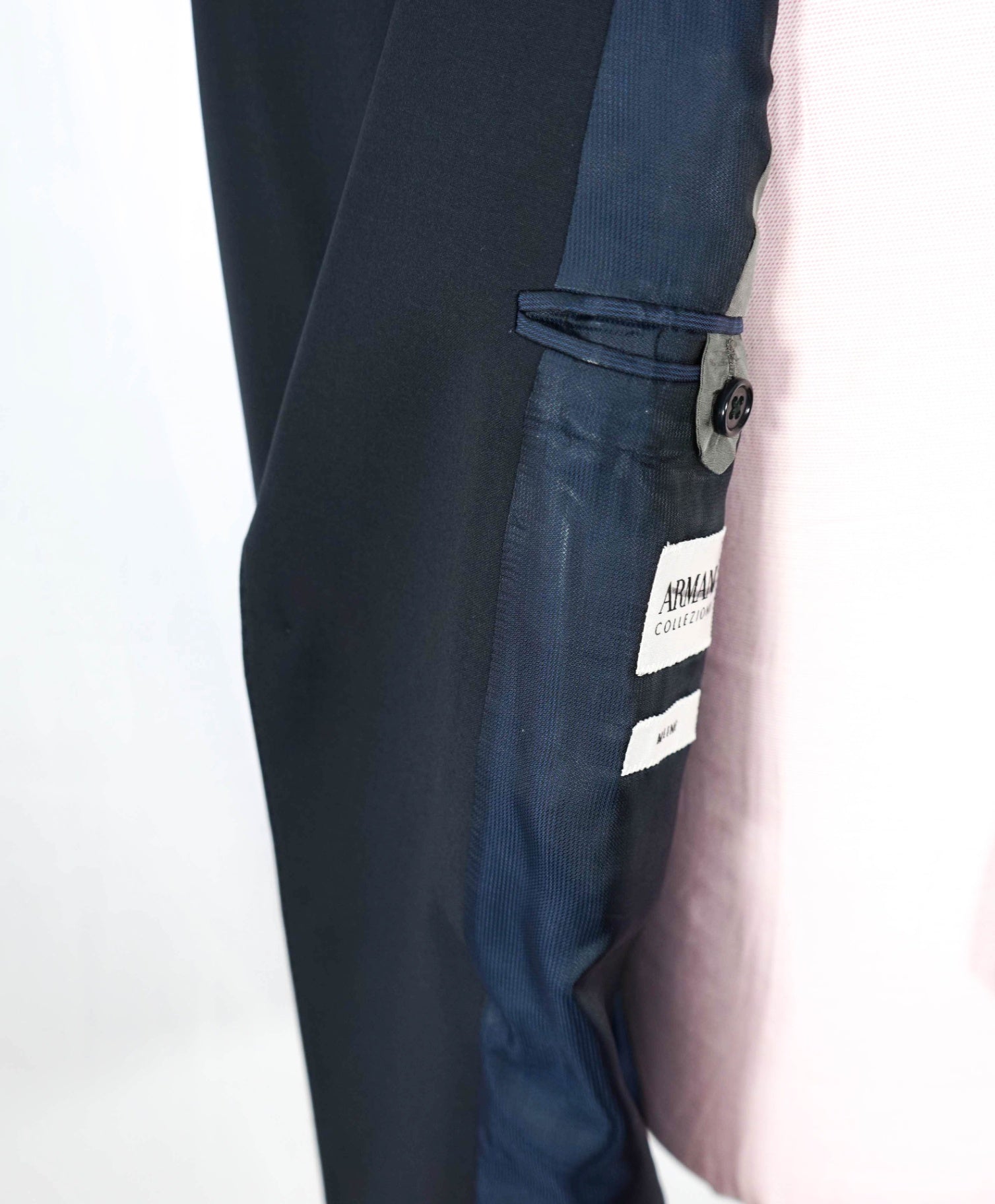 $1,495 ARMANI COLLEZIONI - "M Line" Navy Blue Wool Blazer - 42R