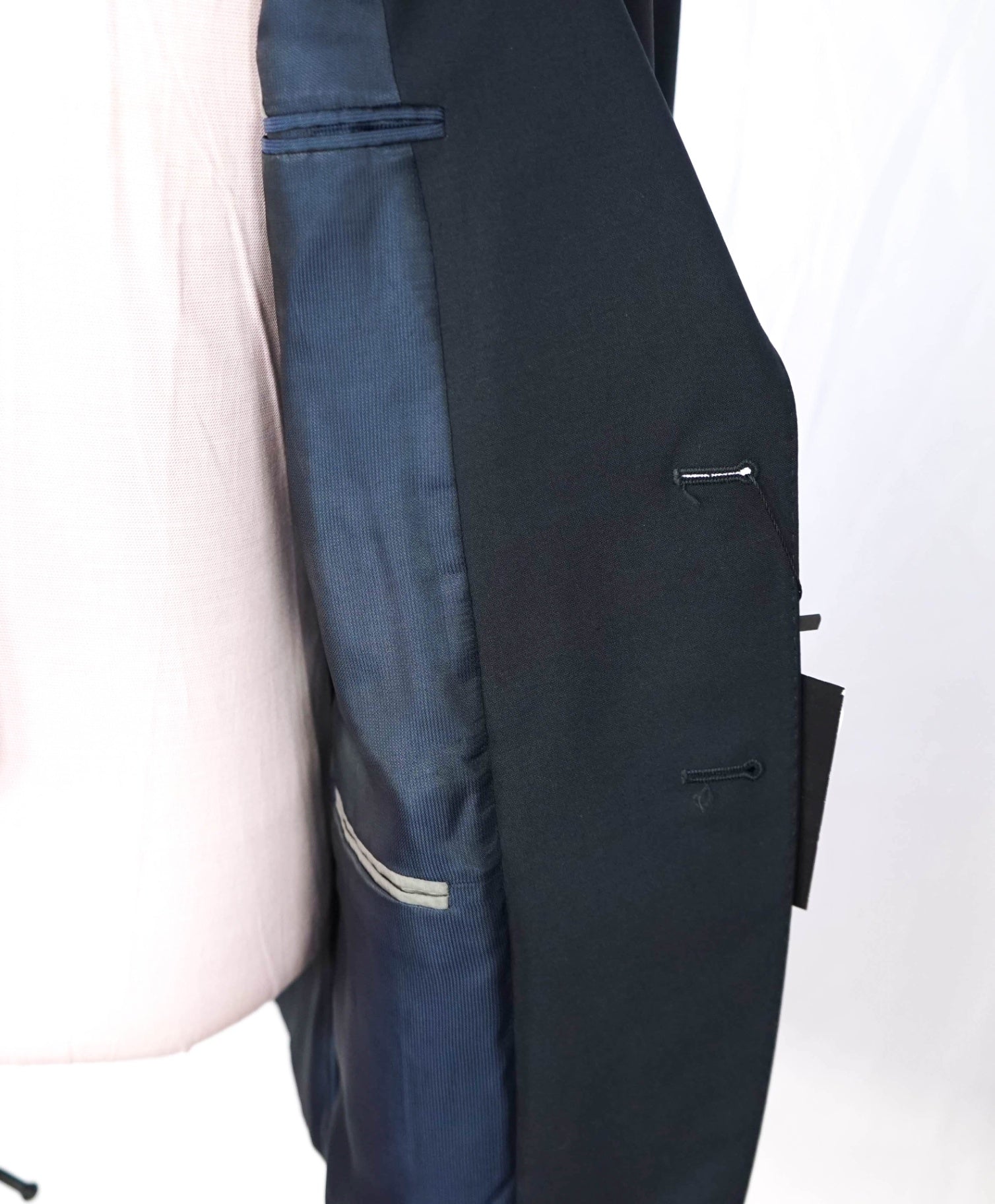 $1,495 ARMANI COLLEZIONI - "M Line" Navy Blue Wool Blazer - 42R