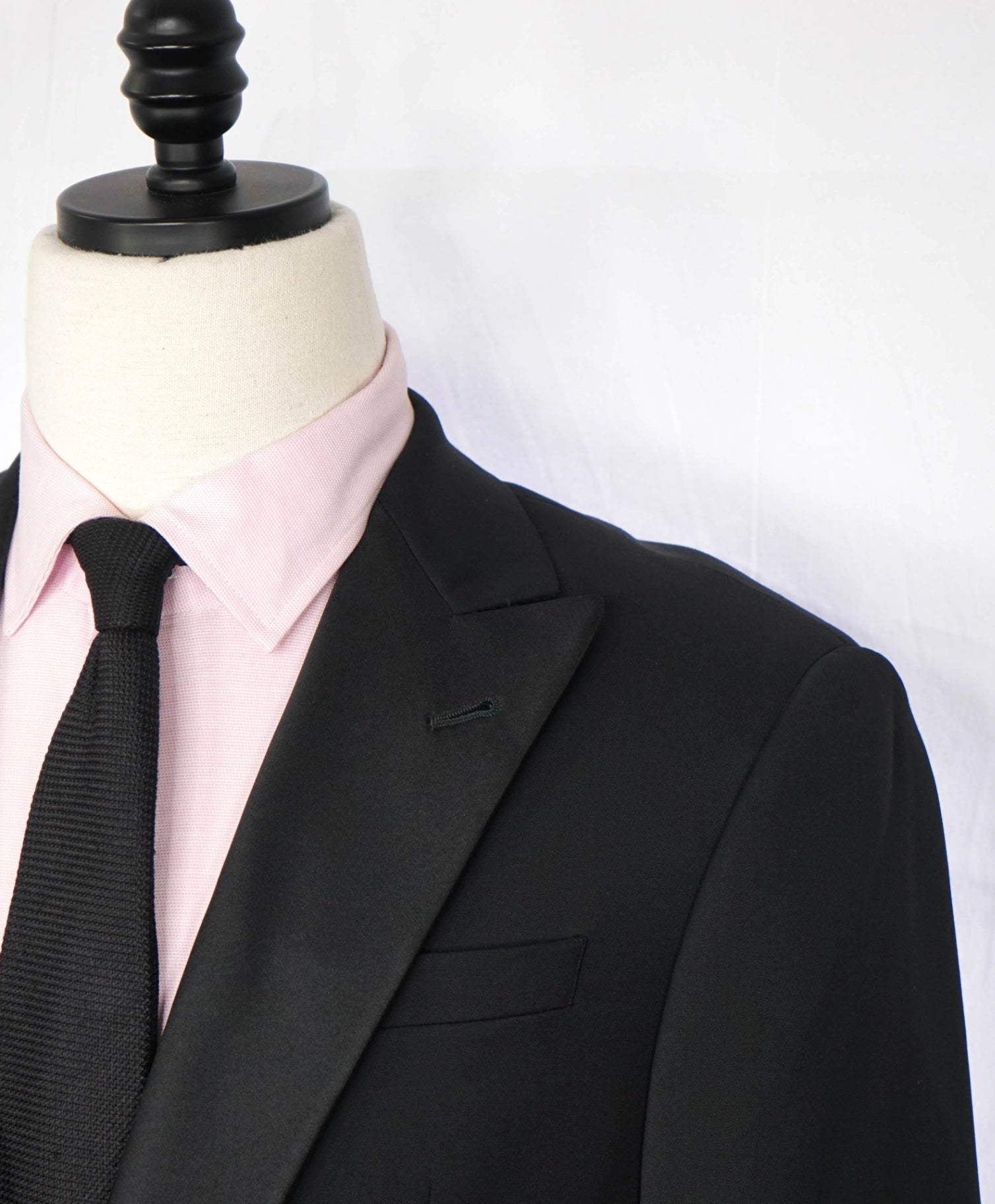 ARMANI COLLEZIONI - Black Wool Peak Lapel DInner Jacket - 38R