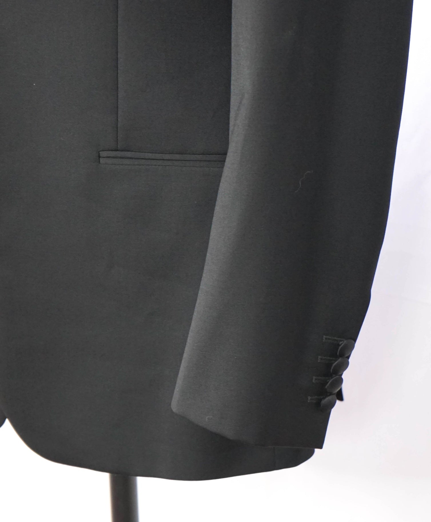 ARMANI COLLEZIONI - Black Wool Peak Lapel DInner Jacket - 38R