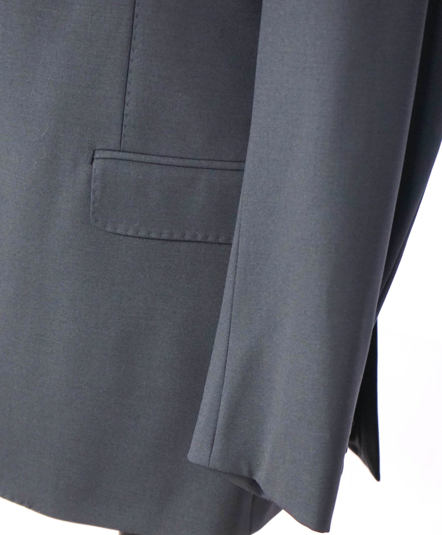 $1,495 ARMANI COLLEZIONI - "M Line" Navy Blue Wool Blazer - 42R