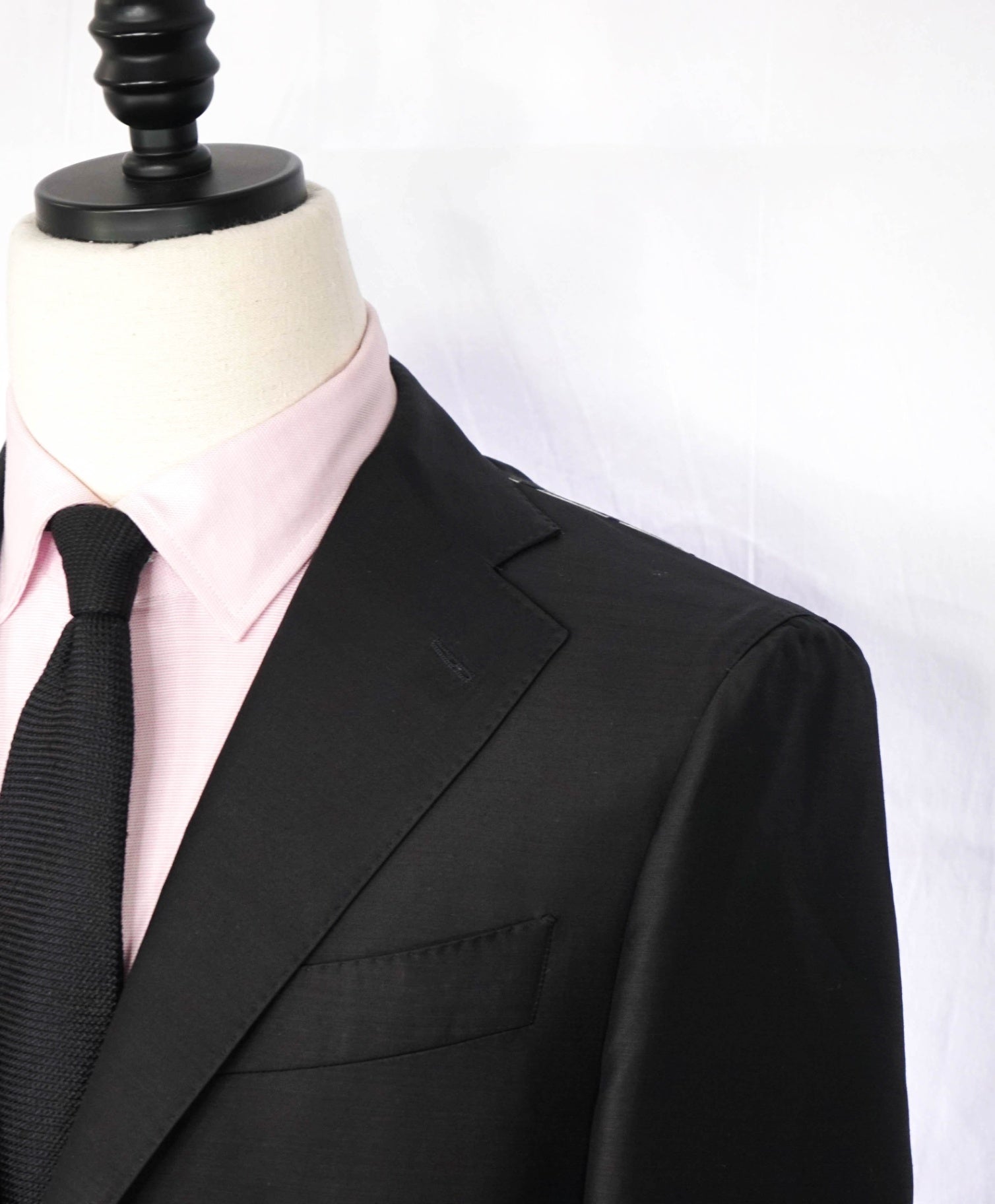 $1,495 EIDOS By ISAIA - Black PURE SILK Blazer - 40R