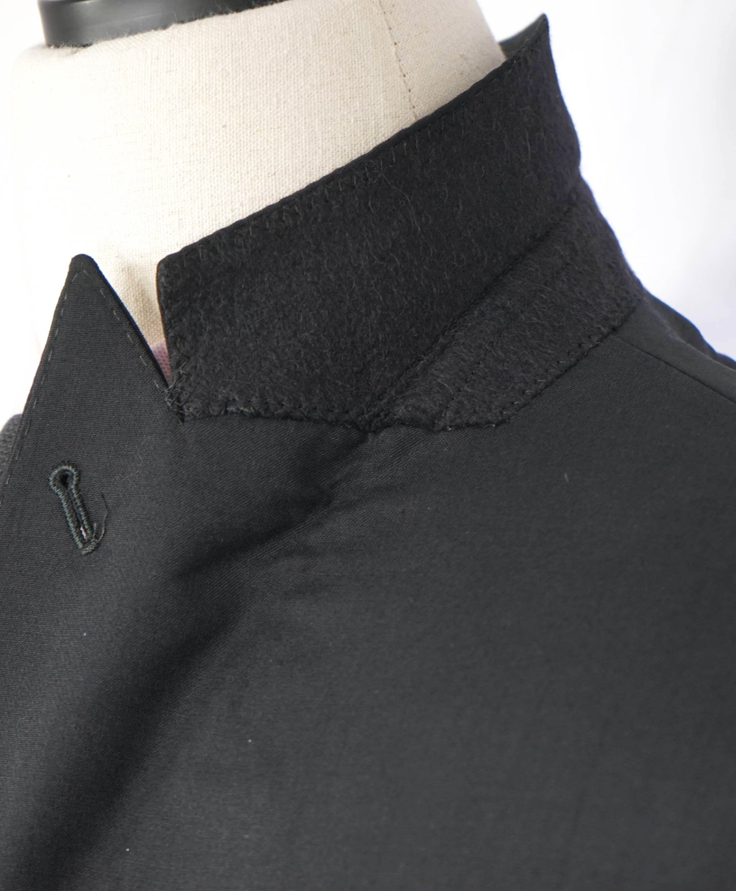 ARMANI COLLEZIONI - Black Wool Peak Lapel Blazer - 44R