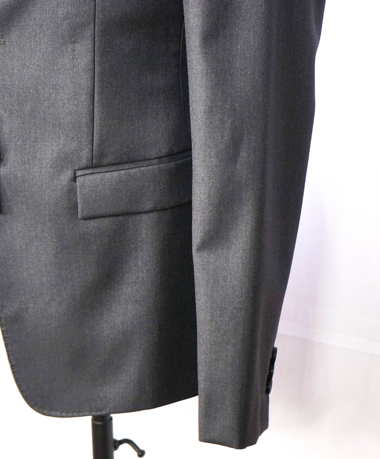 $1,595 EMPORIO ARMANI - "David Line" Gray Wool Blazer - 38R