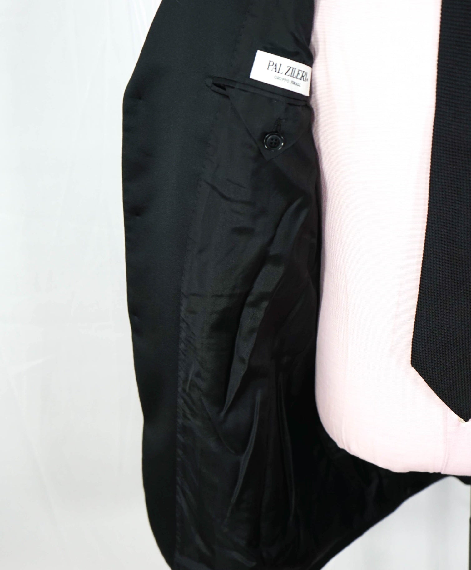 PAL ZILERI - *VINTAGE* Black Wool 3Btn Notch Lapel Tuxedo - 44L