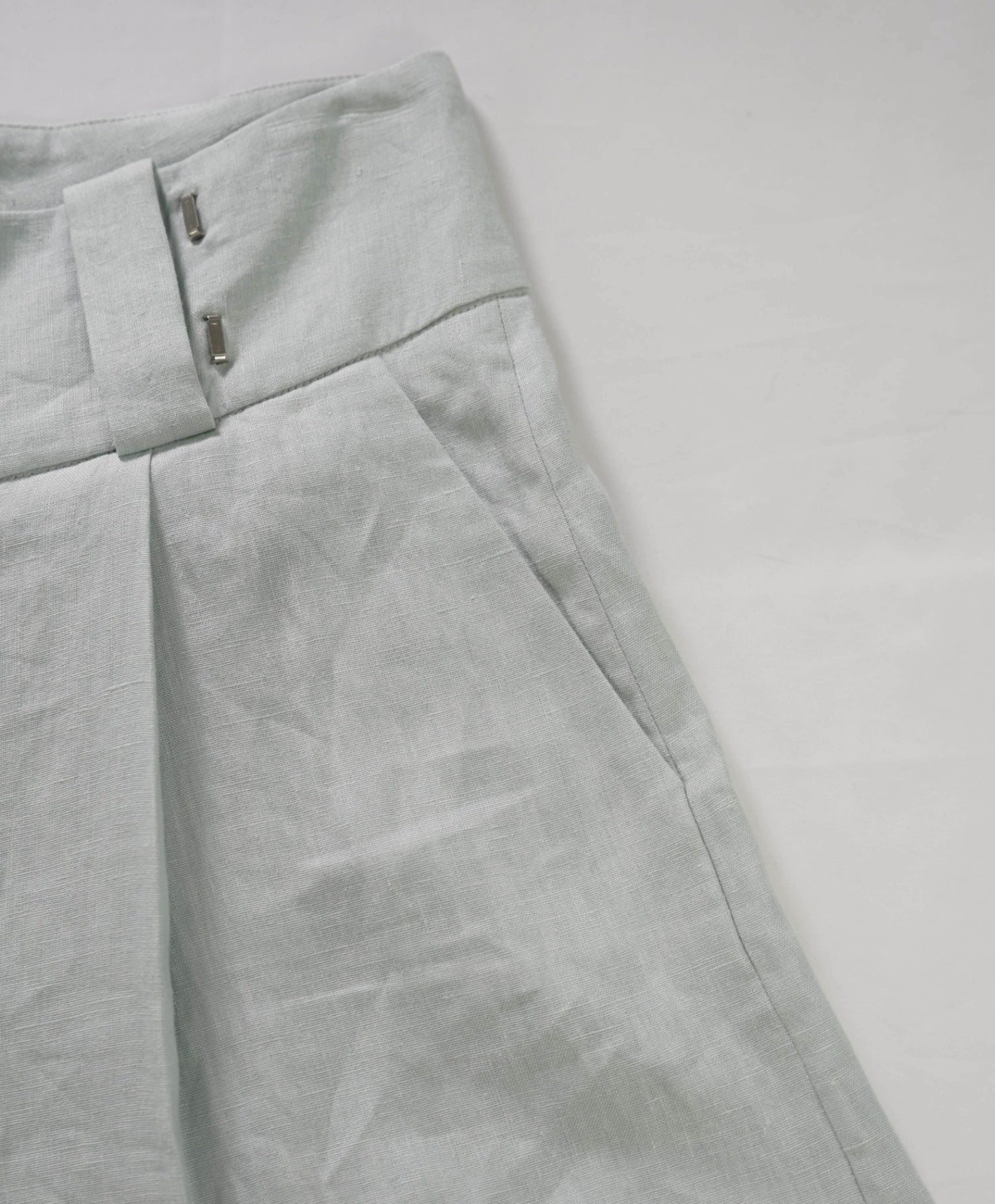 $395 ELEVENTY - Light Blue Linen High Waisted Shorts - 4 US