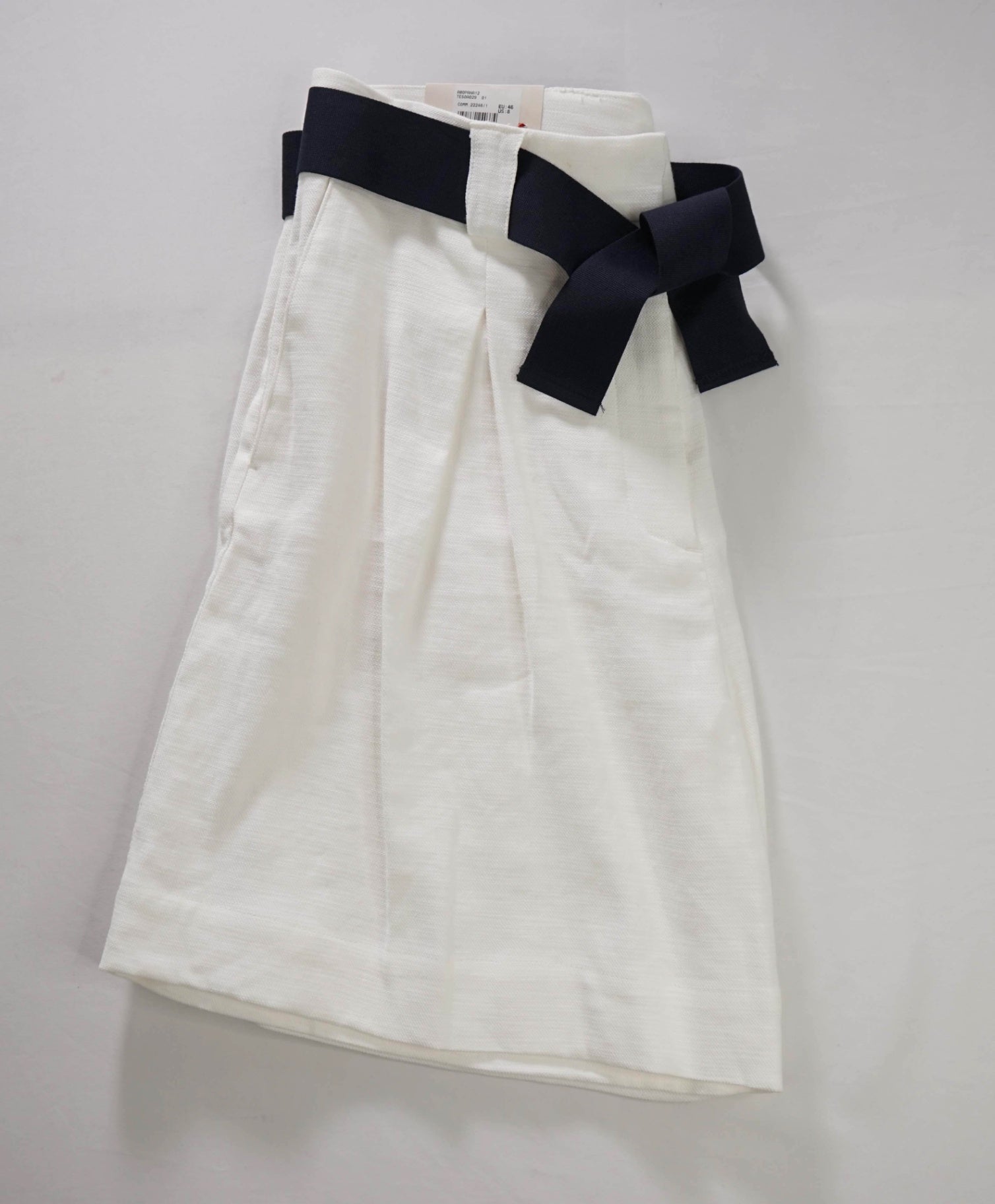 $450 ELEVENTY - White Cotton/Linen Bermuda Shorts - 8 US
