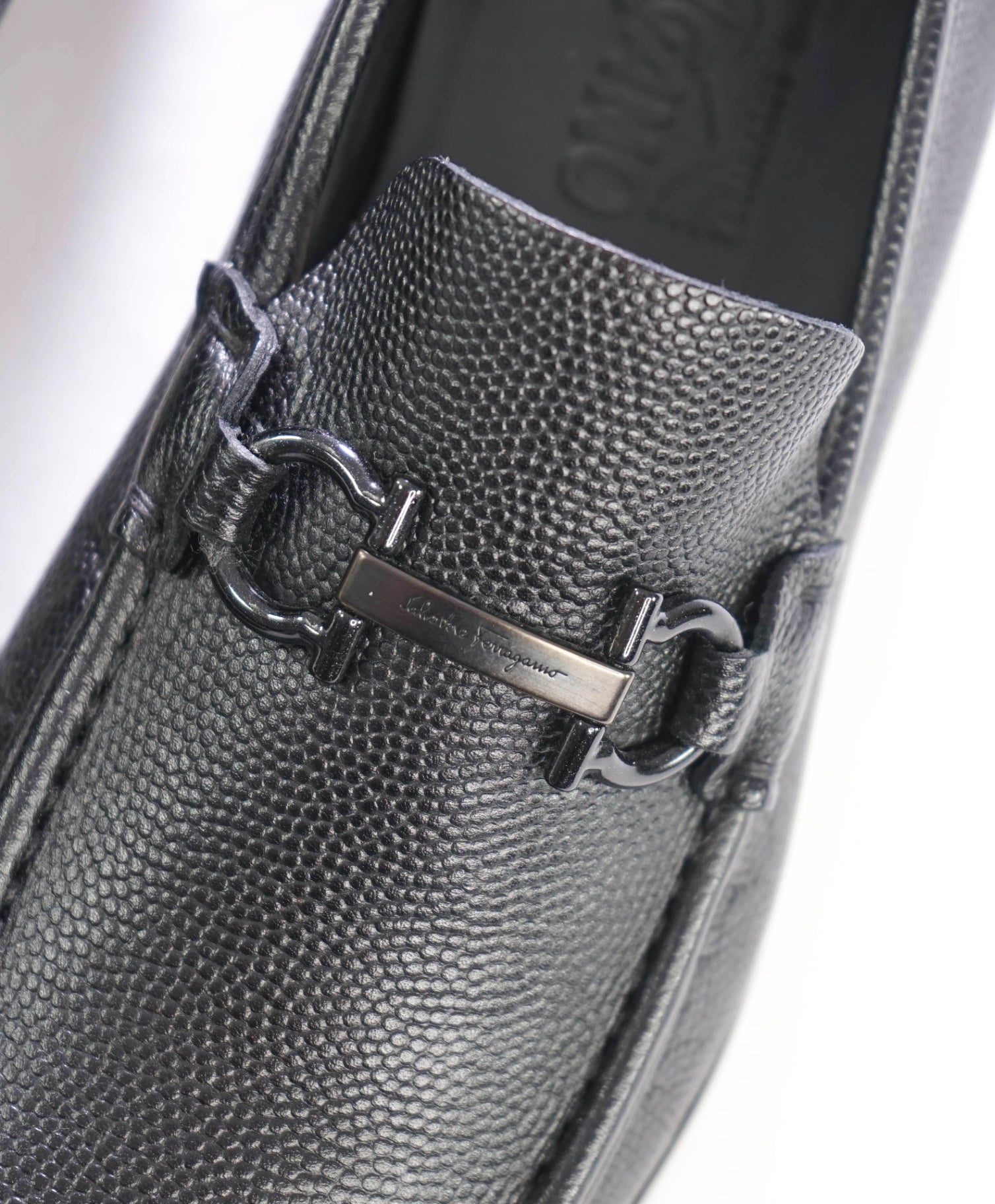 $850 FERRAGAMO - REGAL Black Pebble Leather Loafers - 9 D