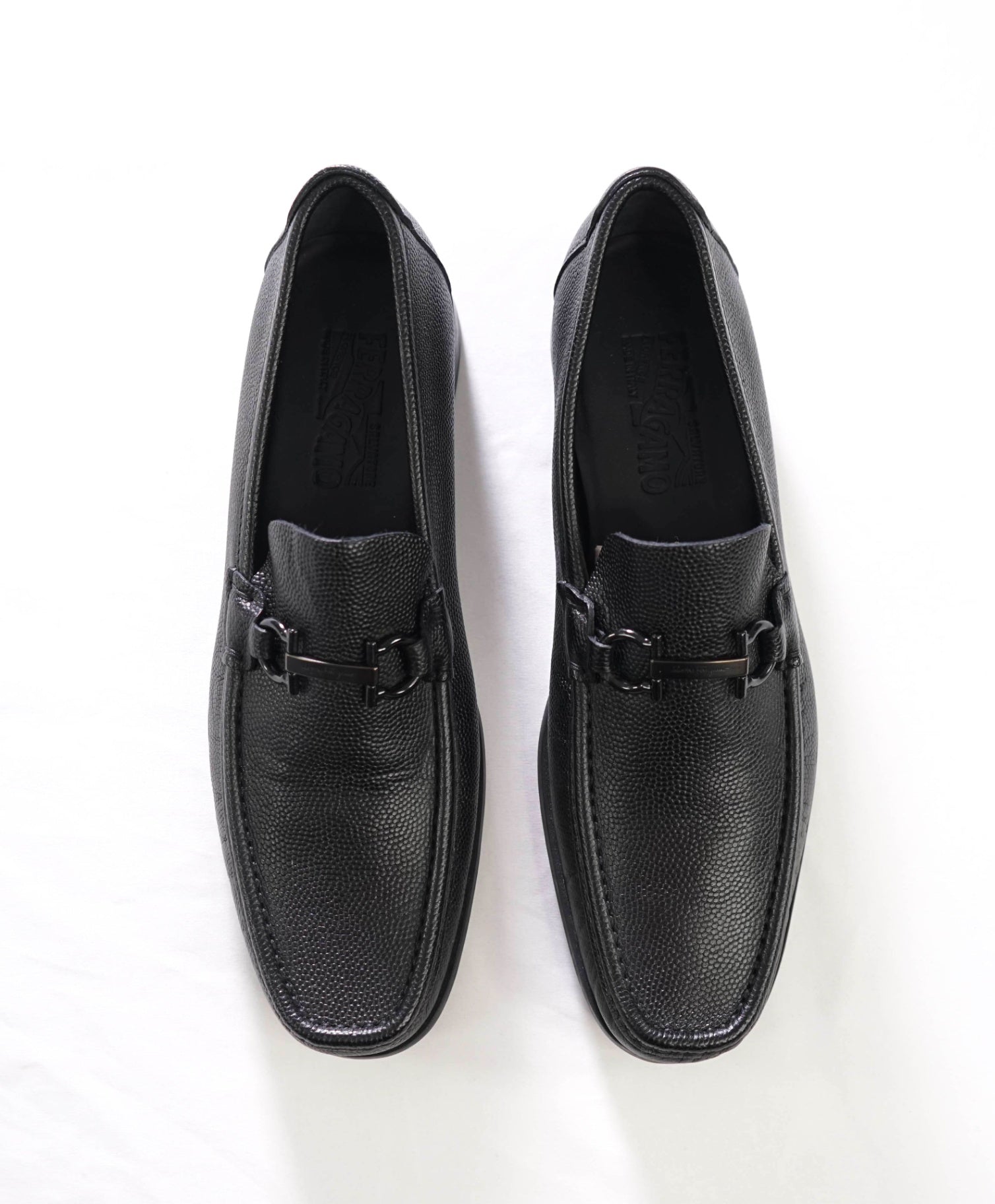 $850 FERRAGAMO - REGAL Black Pebble Leather Loafers - 9 D